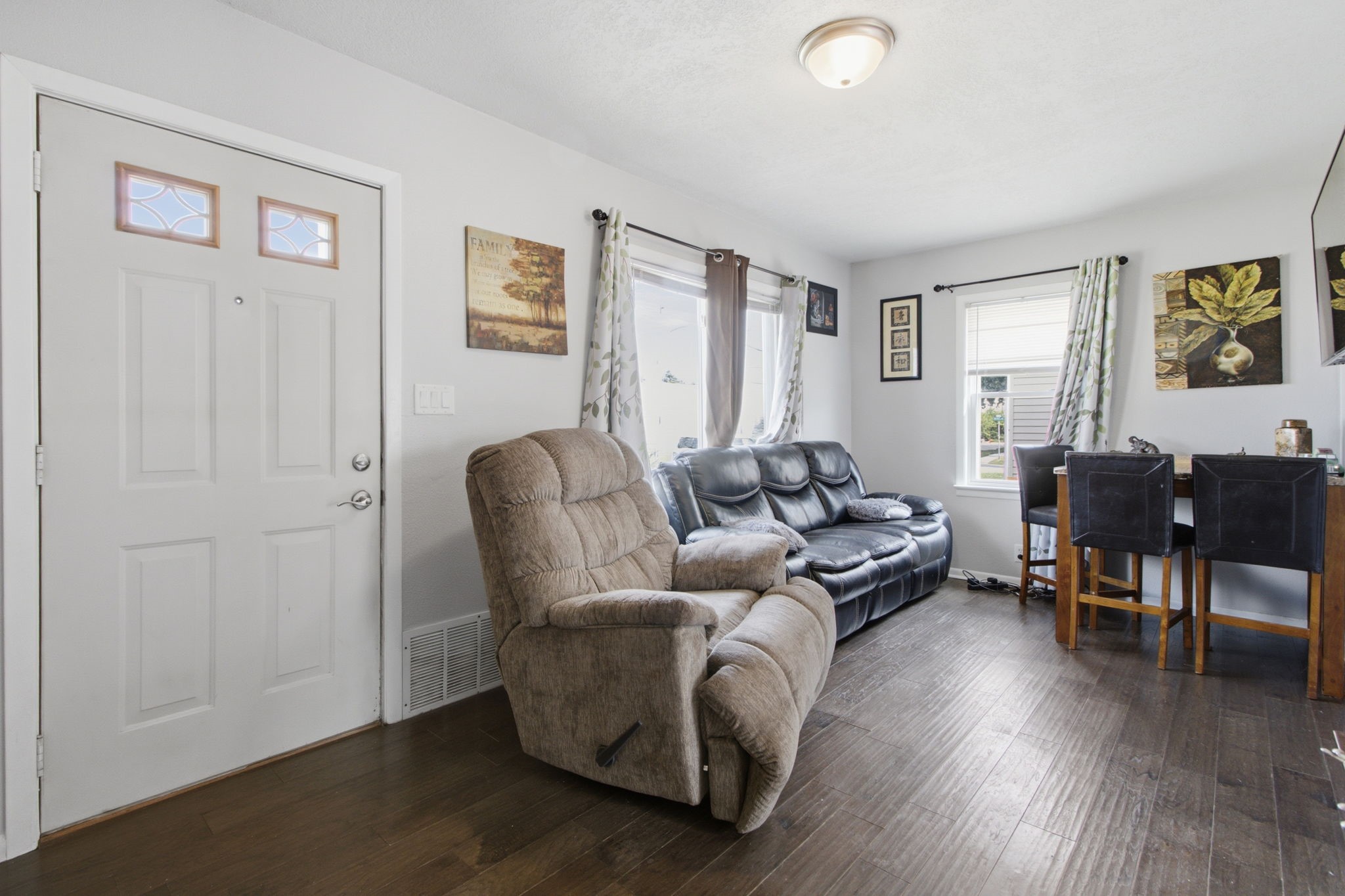 2208 Tichenor Street Property Photo 3