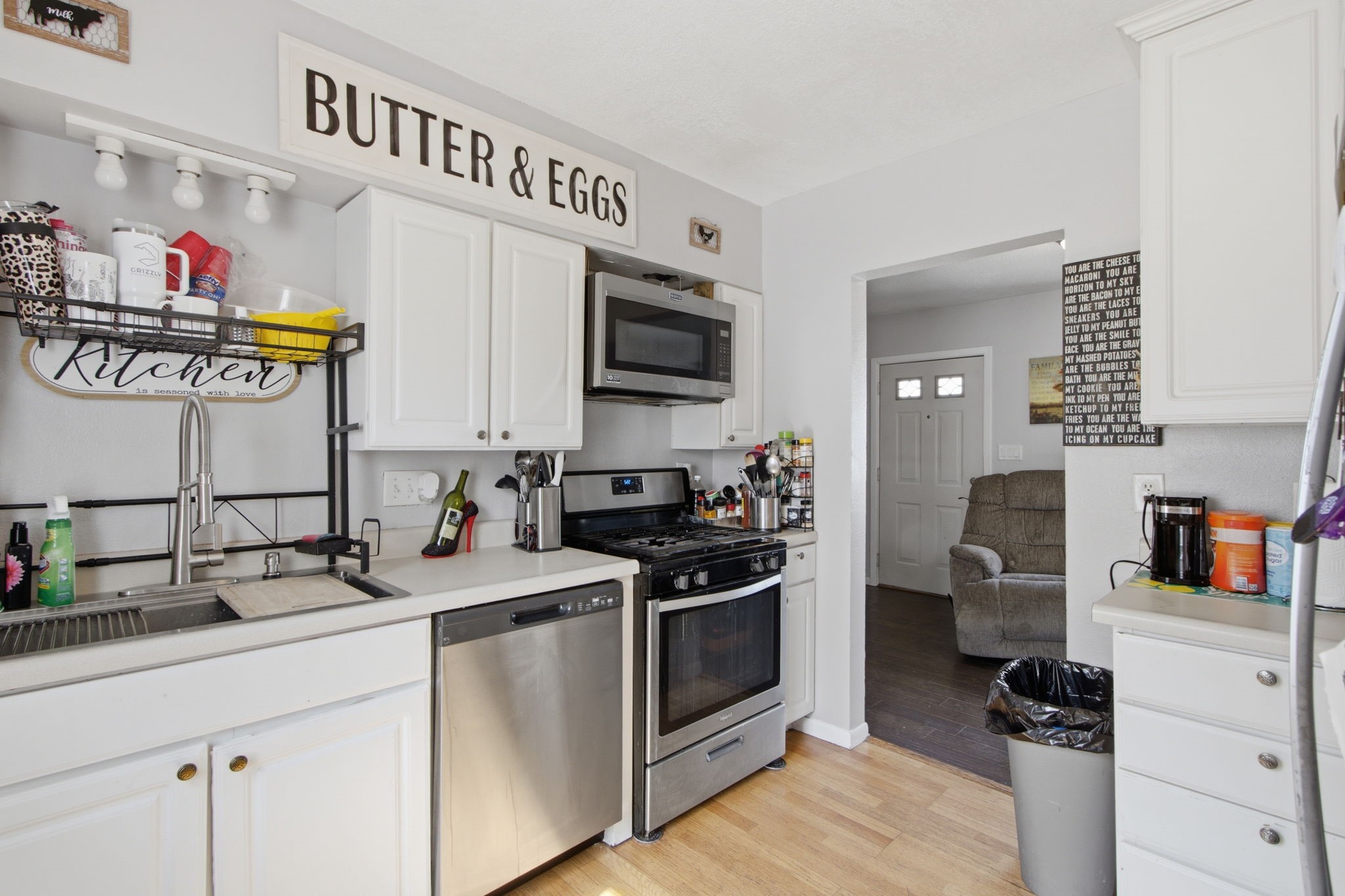 2208 Tichenor Street Property Photo 6