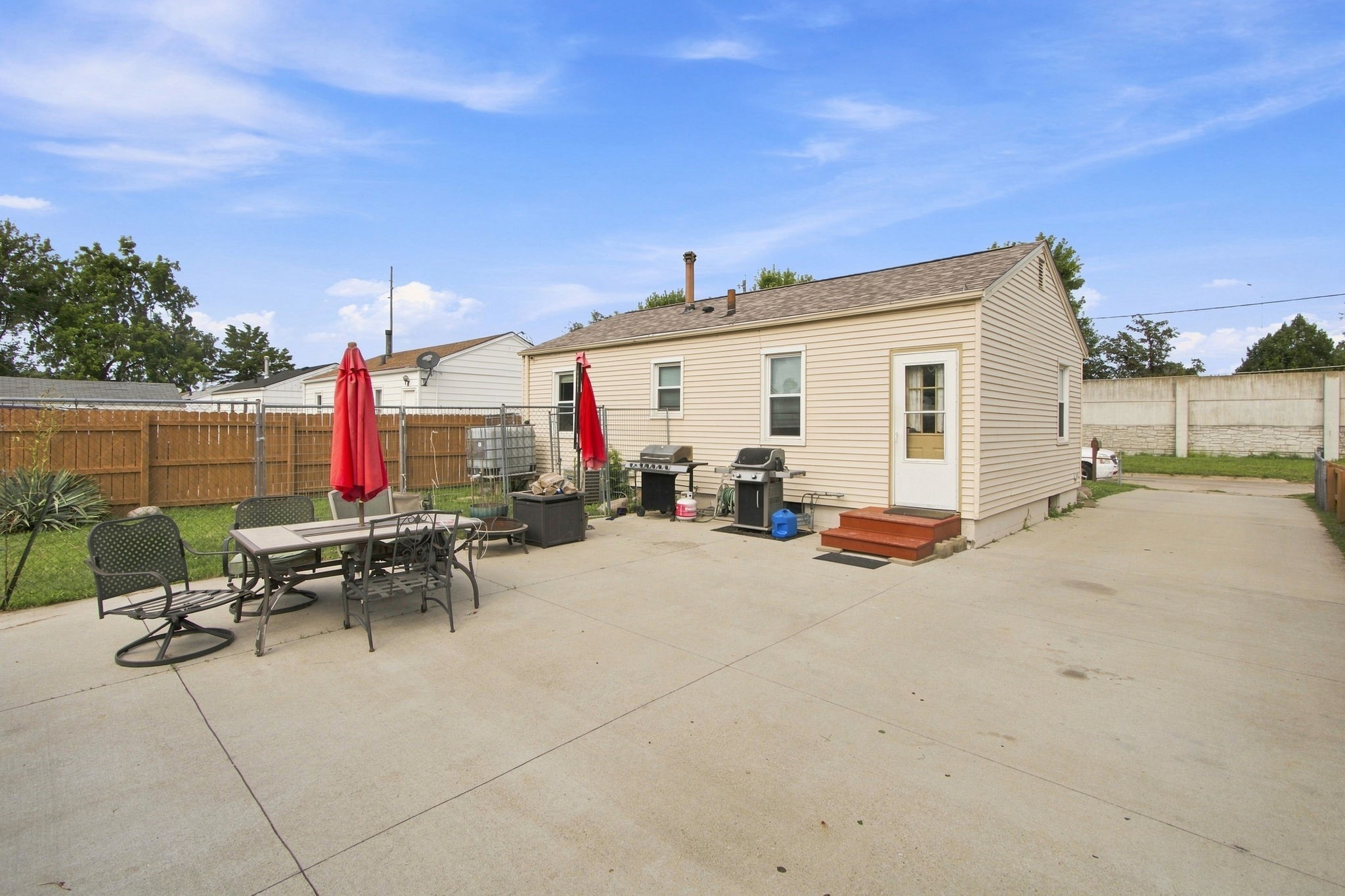 2208 Tichenor Street Property Photo 14