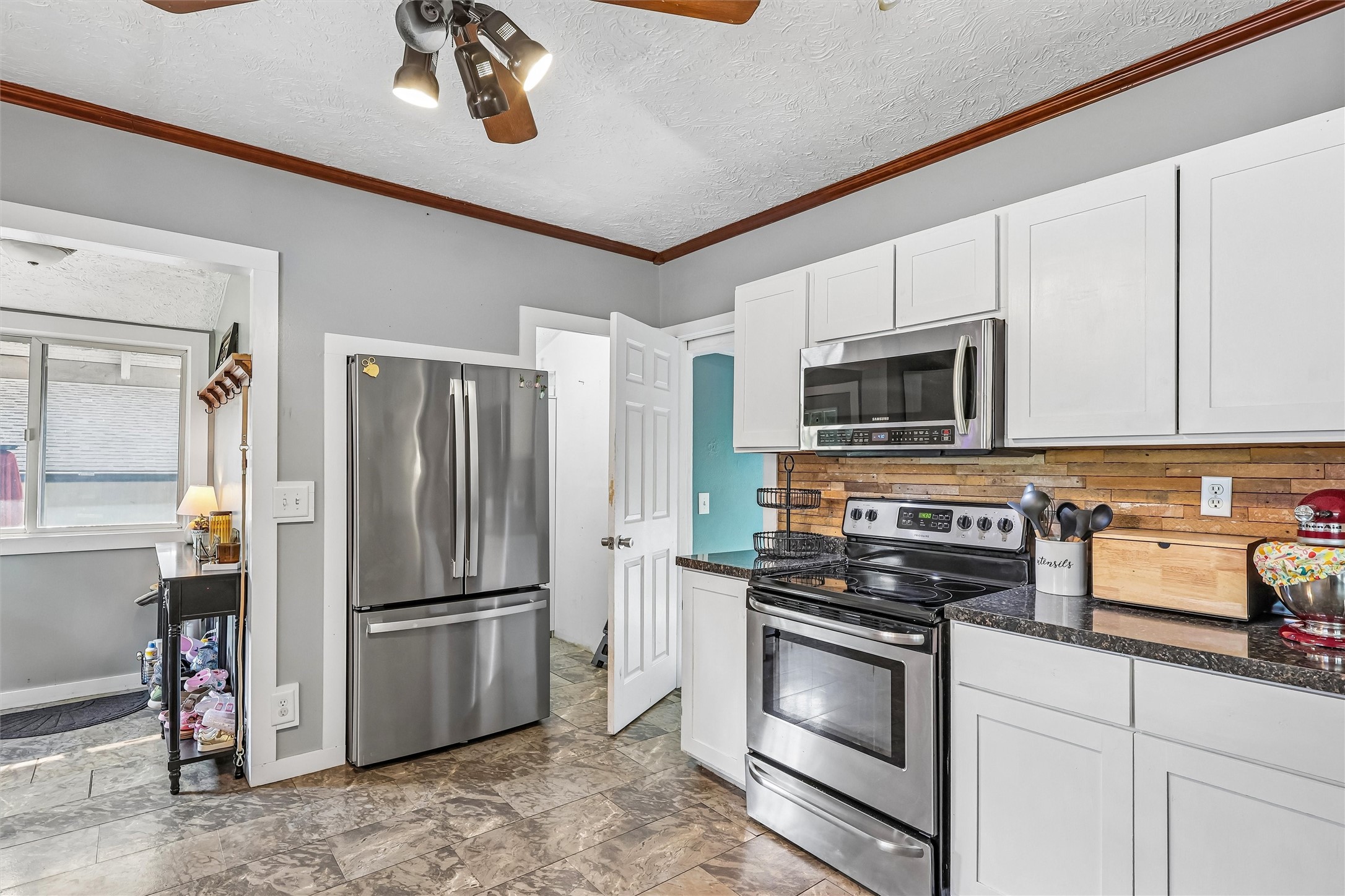 305 Ne Cherry Avenue Property Photo 12