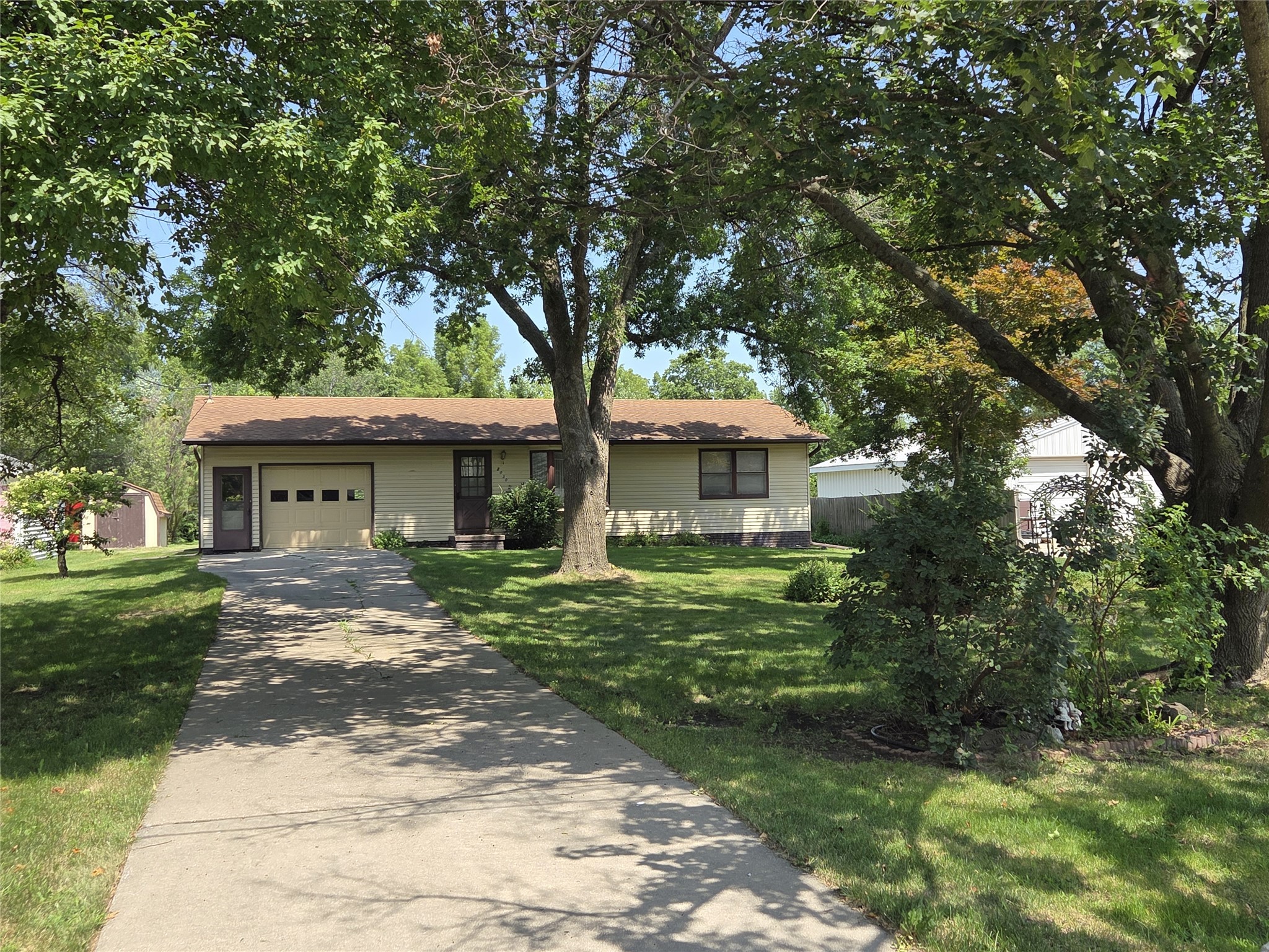 2030 E Leland Avenue Property Photo 1