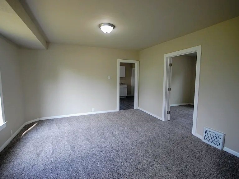 502 S 1st Street Property Photo 8