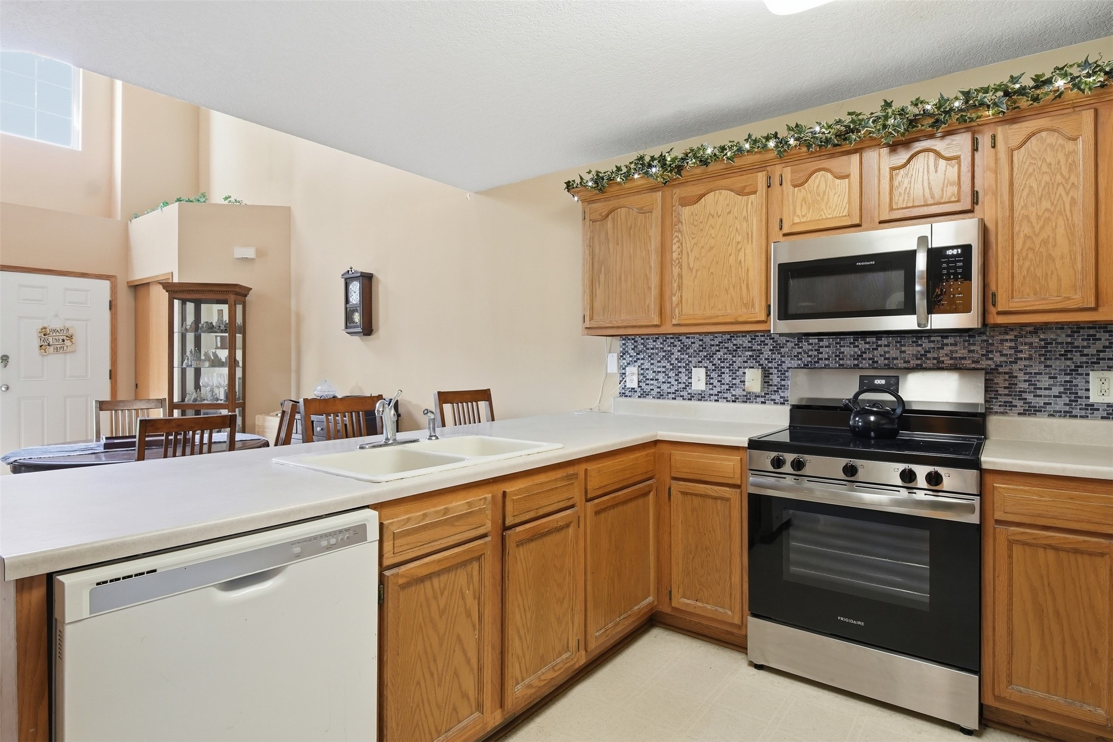 2713 Nw Heritage Avenue Property Photo 7
