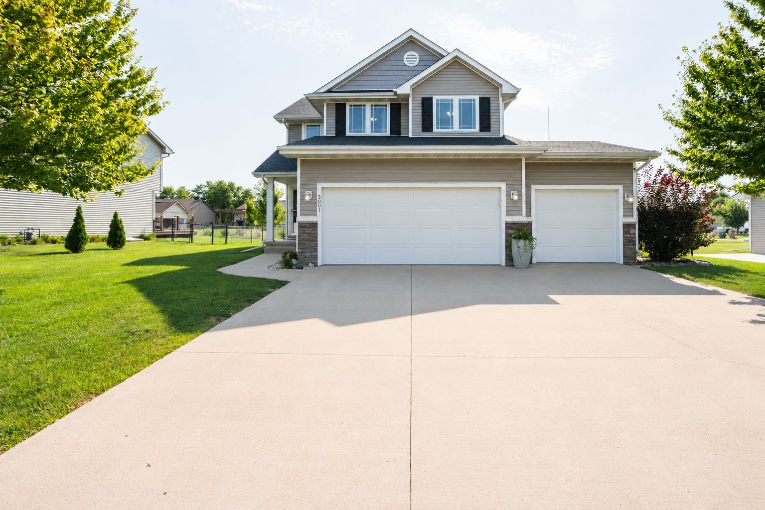 3001 SE Cobblestone Drive Property Photo 1