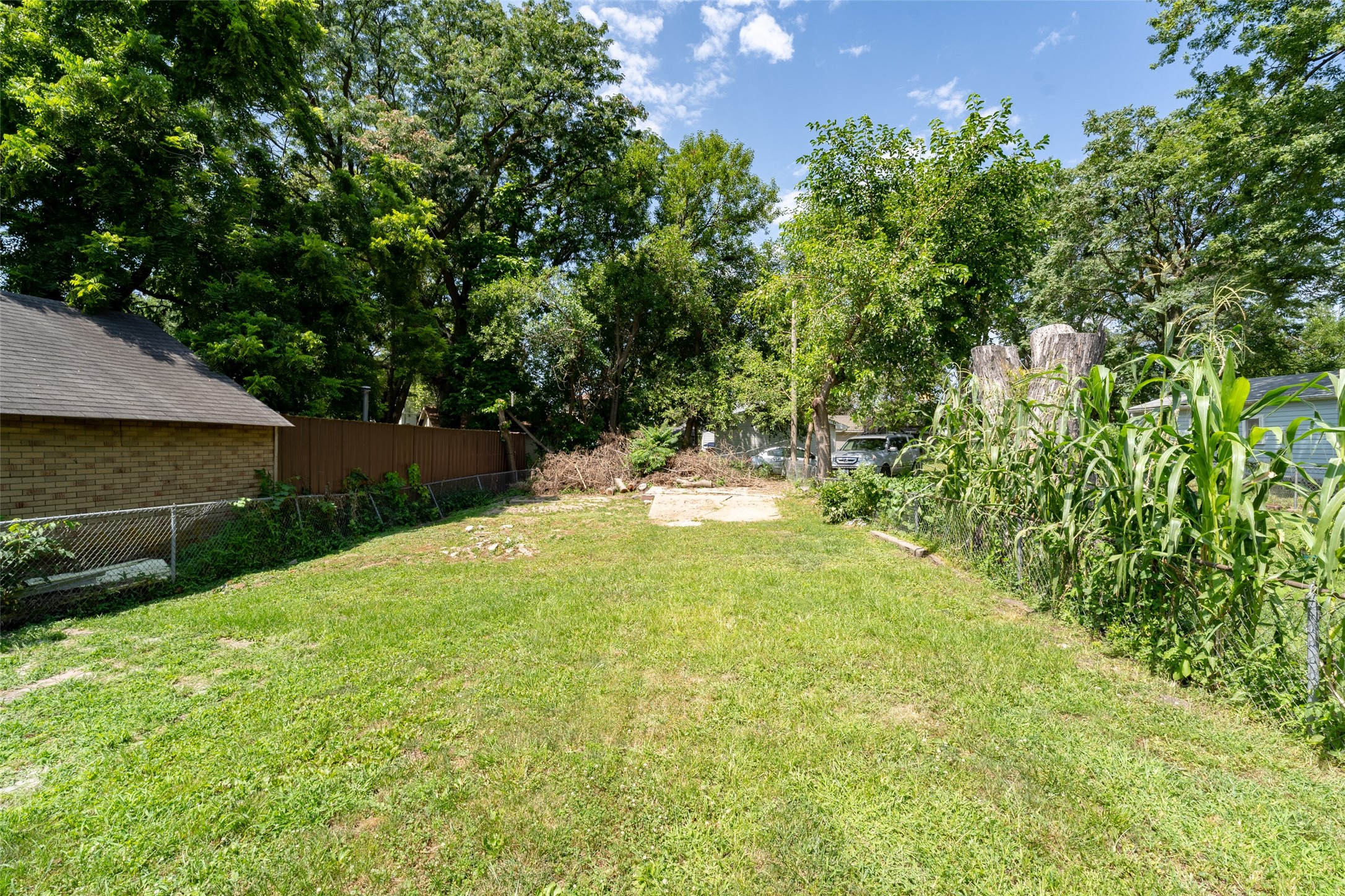 104 E 15th Street Property Photo 3