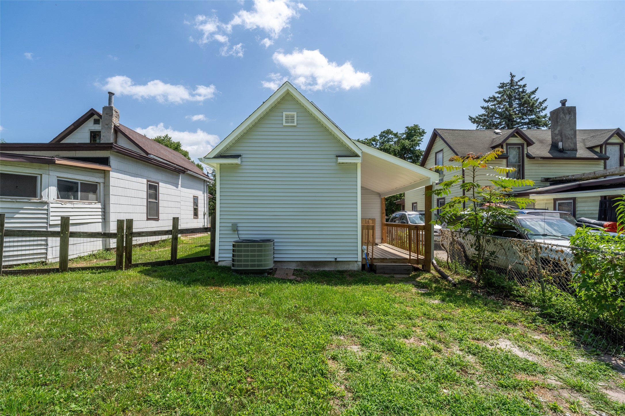 104 E 15th Street Property Photo 5