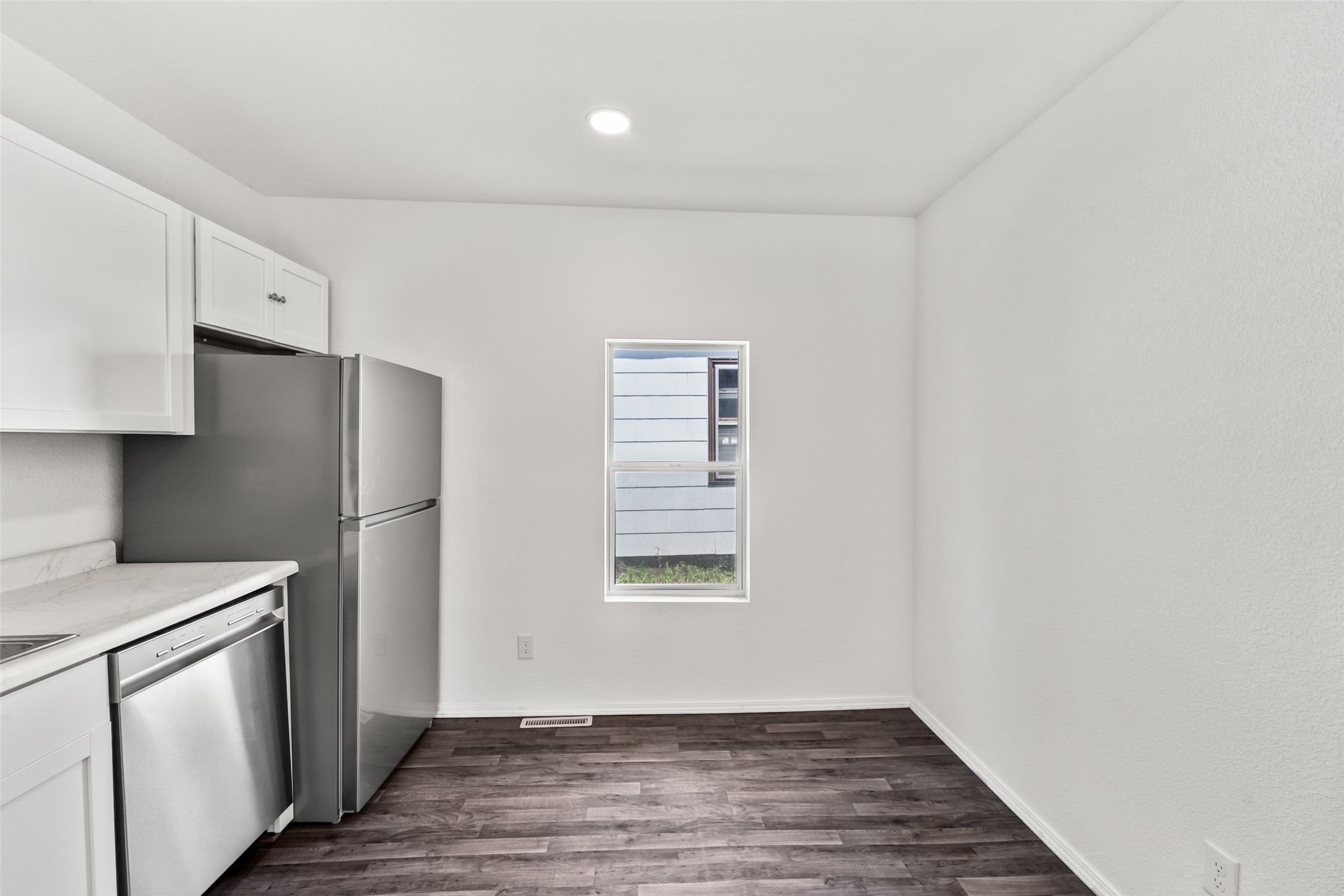 104 E 15th Street Property Photo 11
