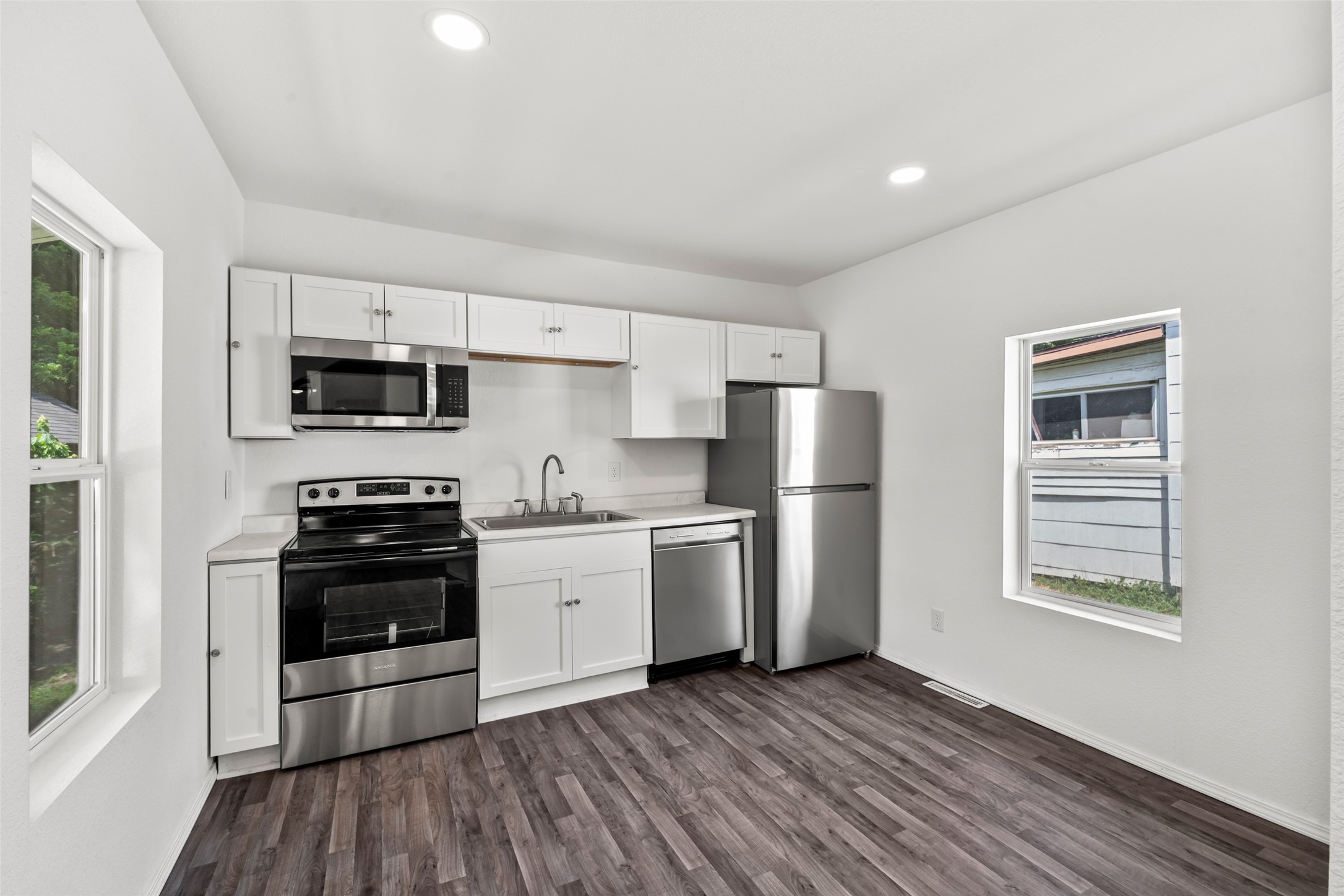 104 E 15th Street Property Photo 12