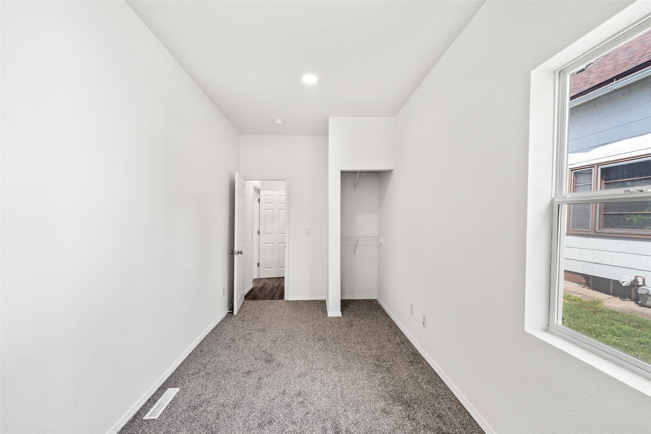 104 E 15th Street Property Photo 14