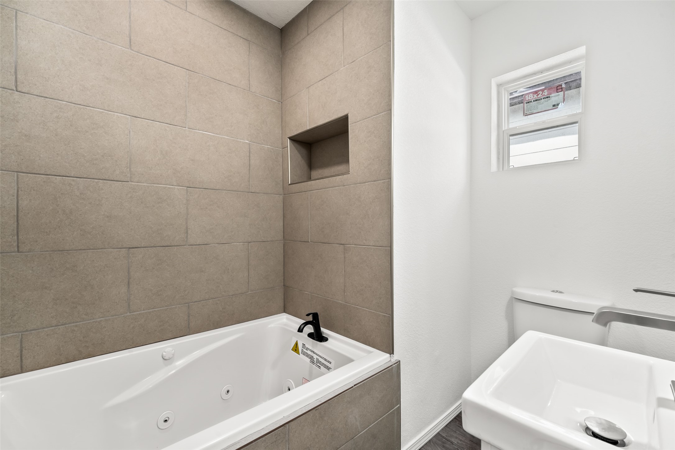 104 E 15th Street Property Photo 18