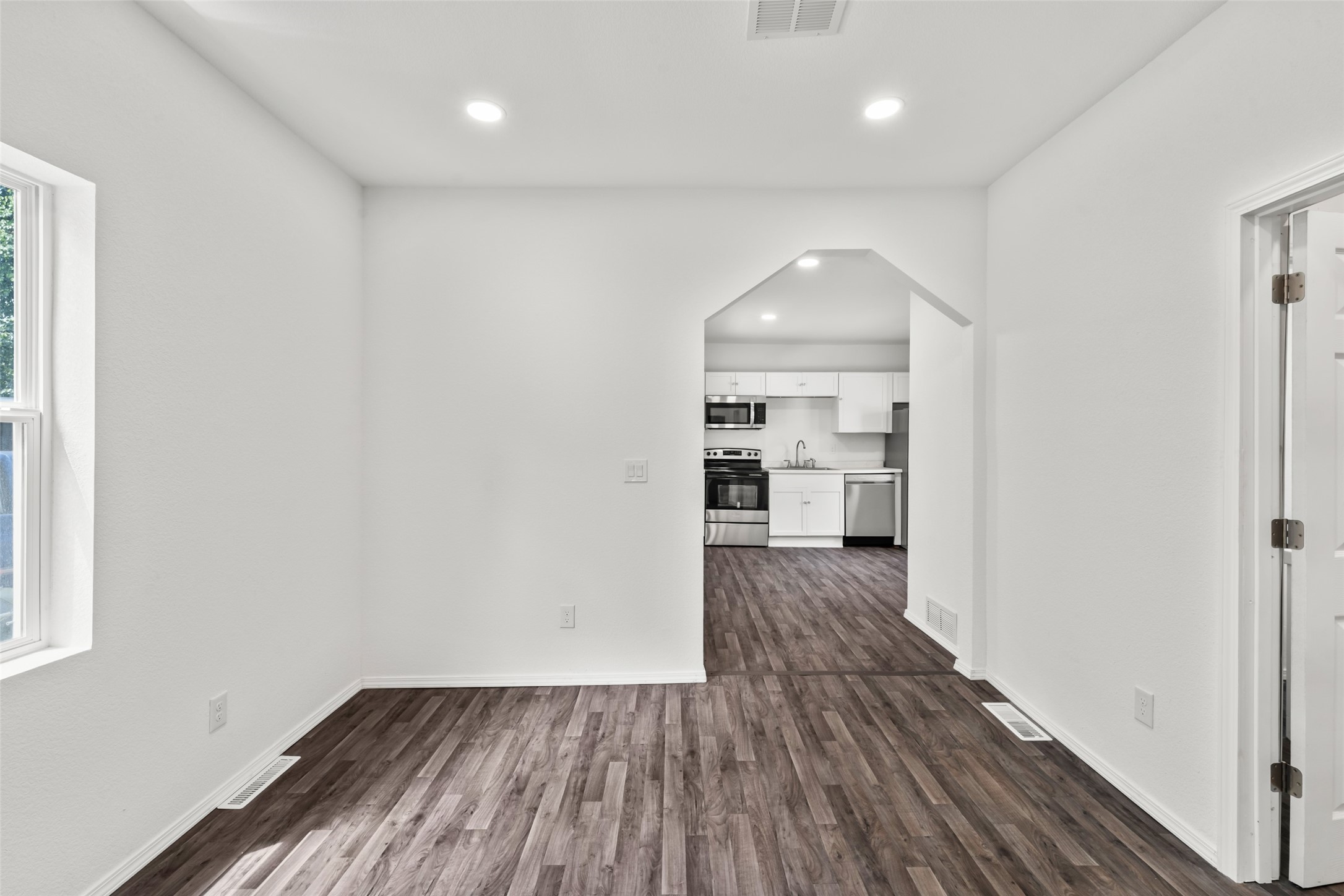 104 E 15th Street Property Photo 23