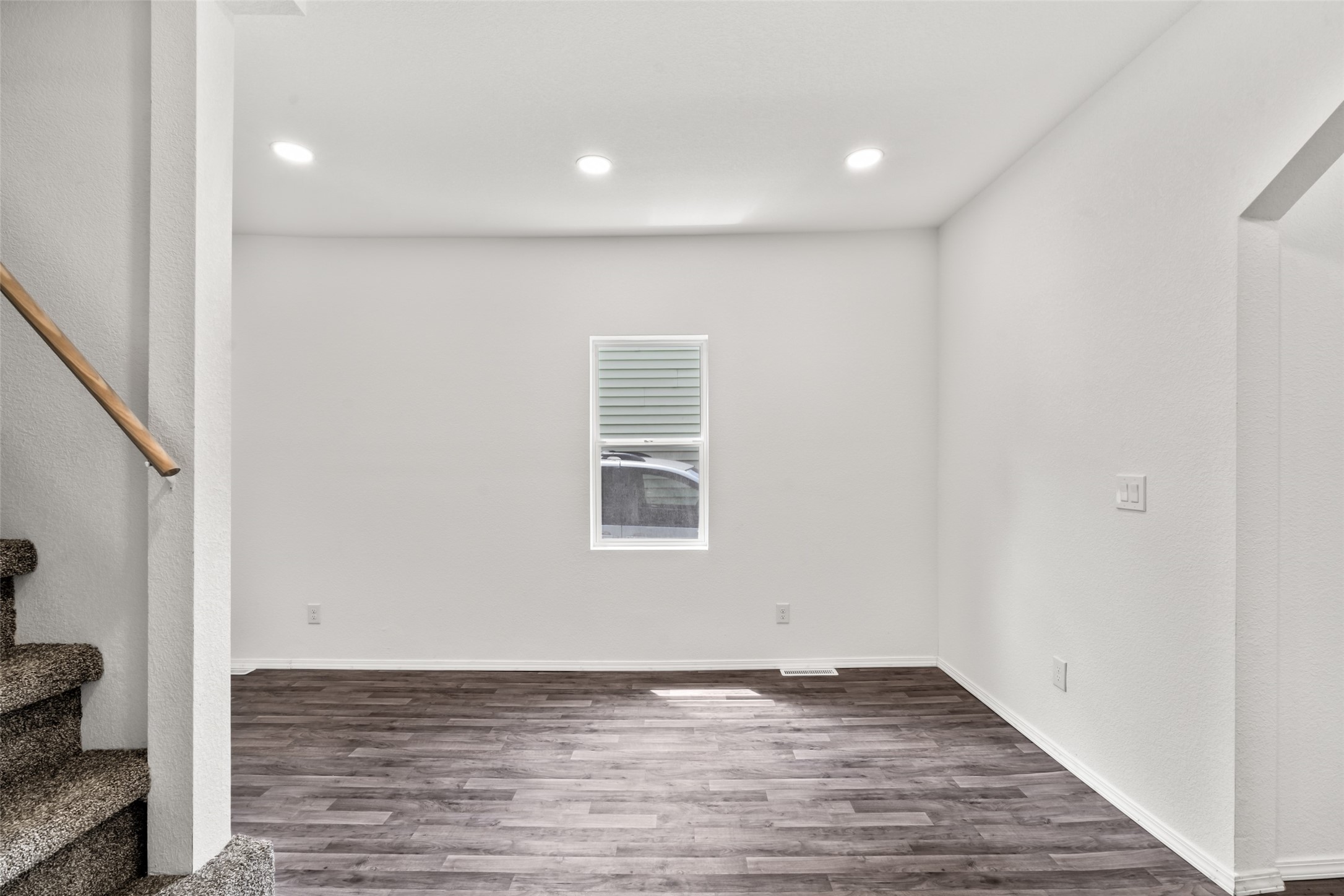 104 E 15th Street Property Photo 24