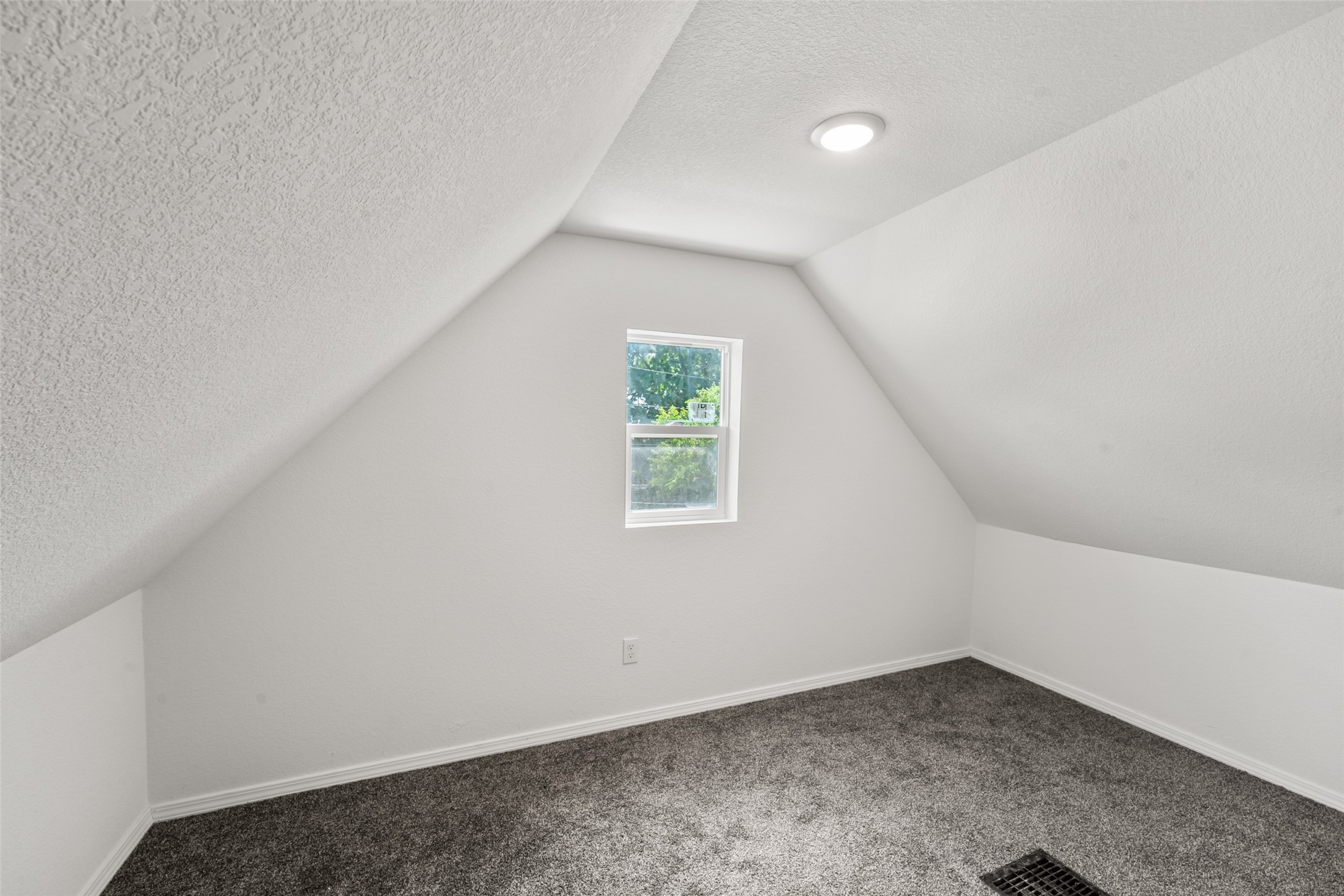 104 E 15th Street Property Photo 29