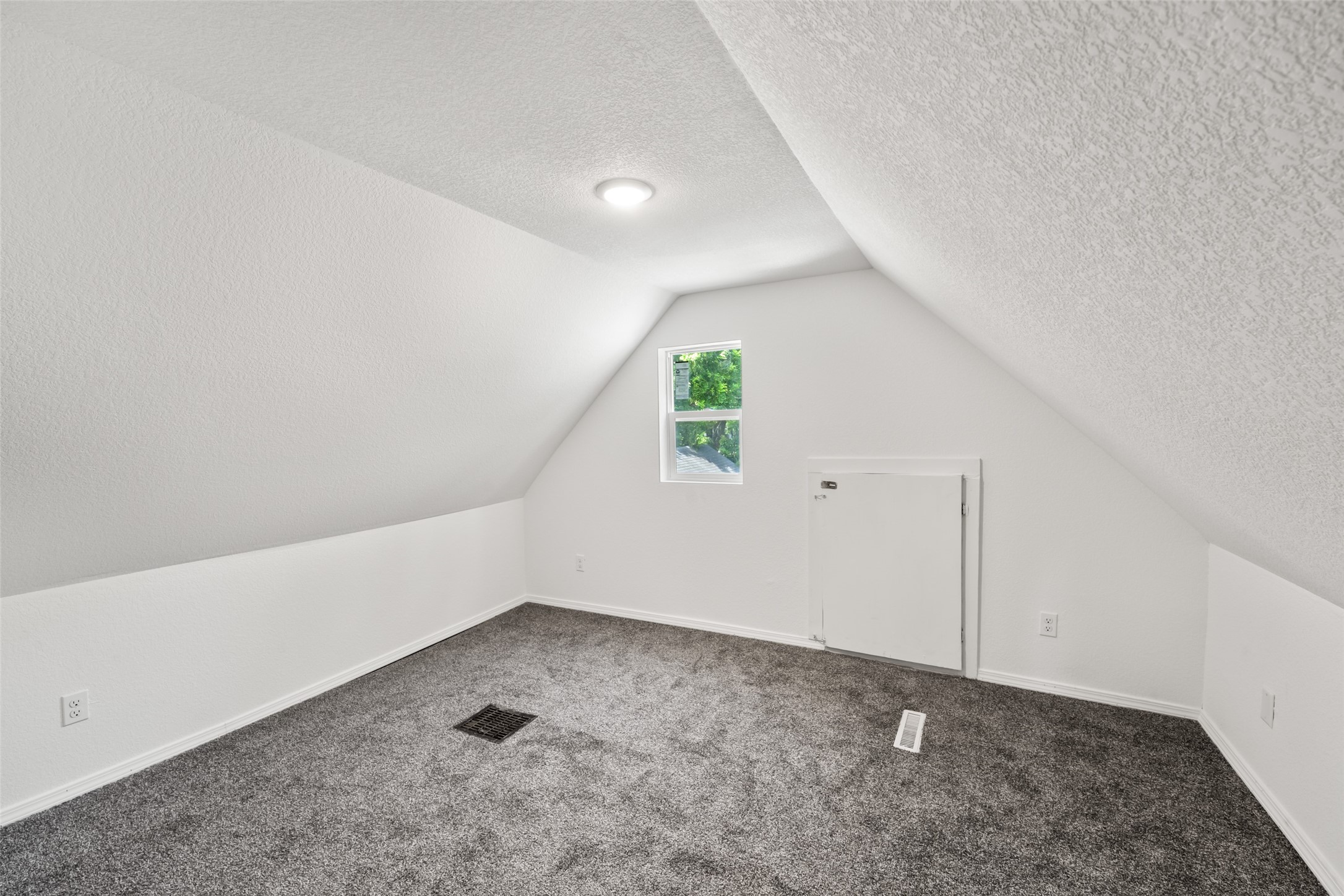 104 E 15th Street Property Photo 31