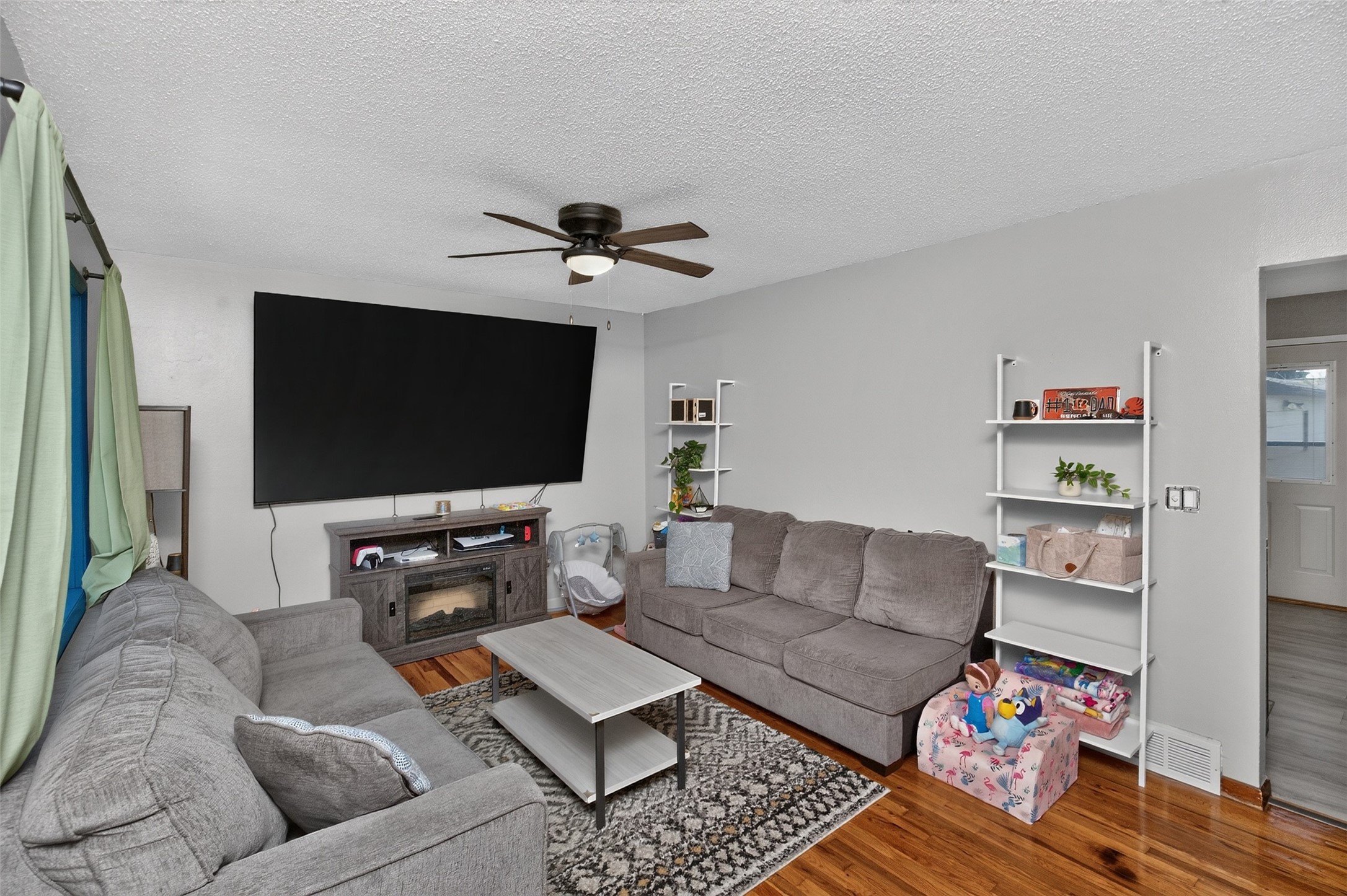 4133 E Madison Avenue Property Photo 6