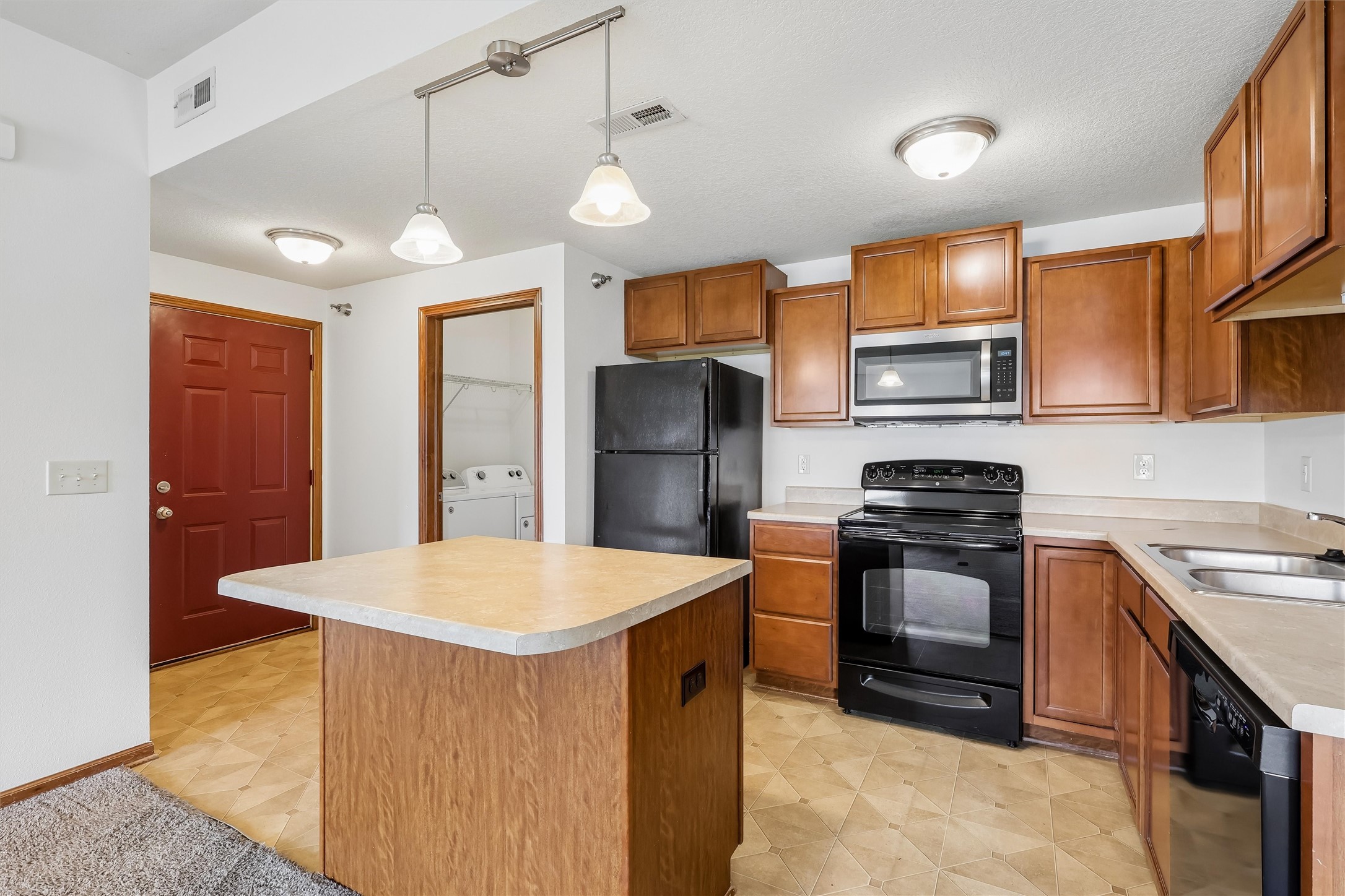 1825 Sw White Birch Circle 3 Property Photo 3