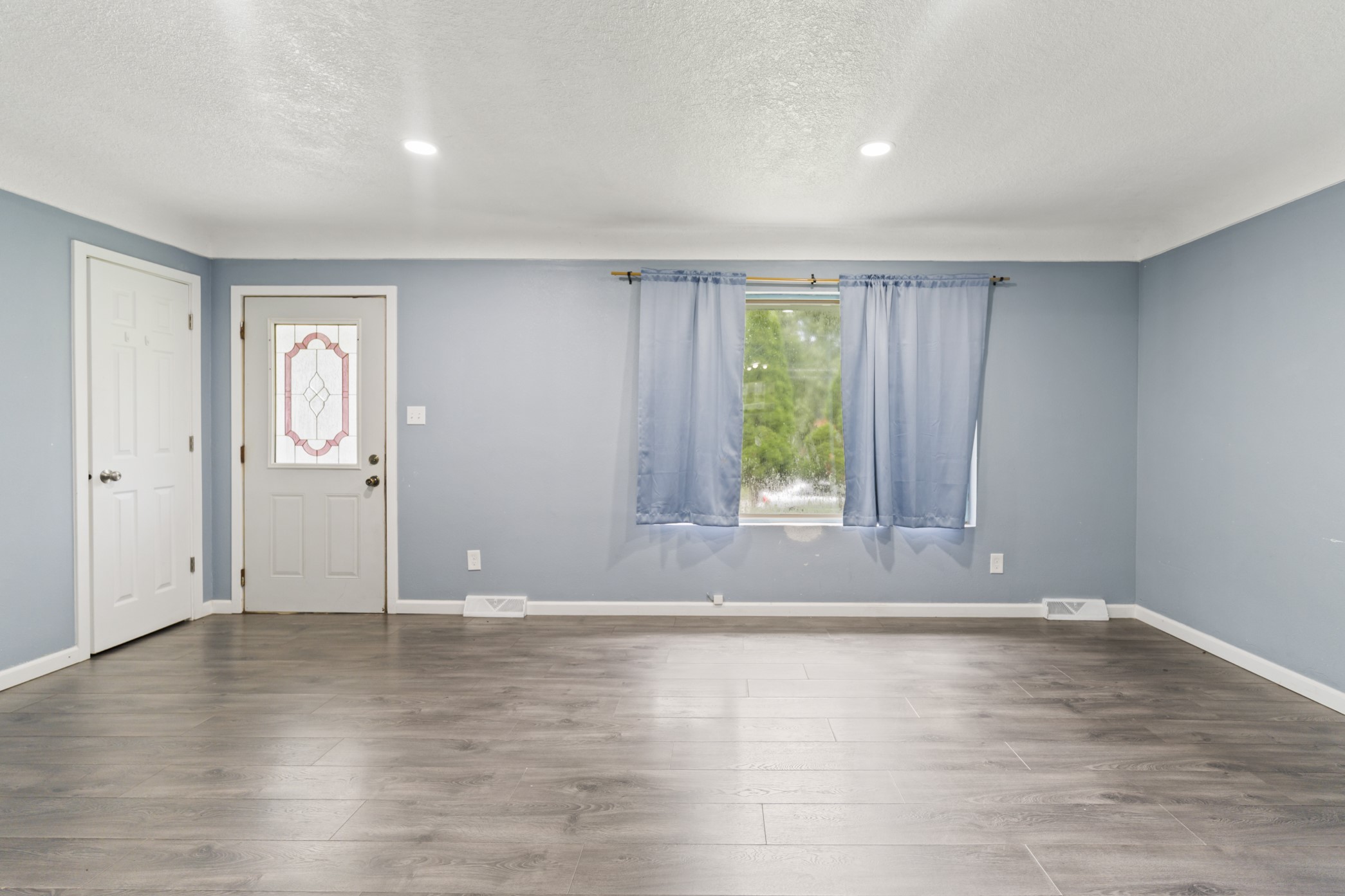 616 Creston Avenue Property Photo 3