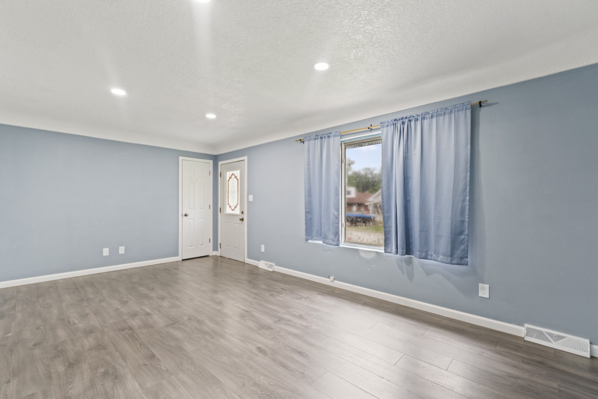 616 Creston Avenue Property Photo 6