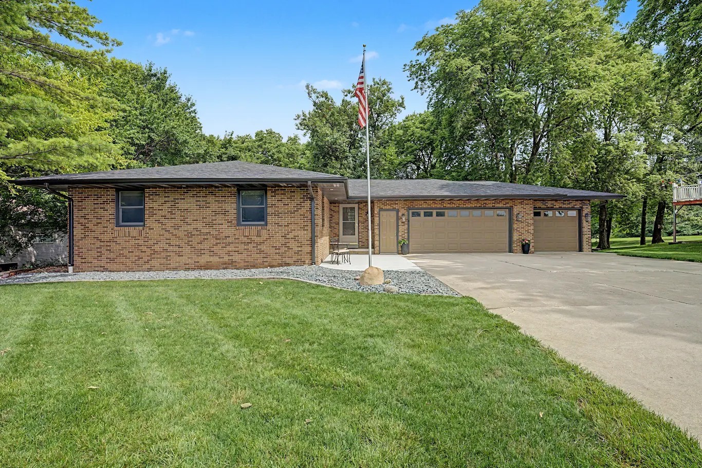 2349 Lake View Drive Property Photo 1