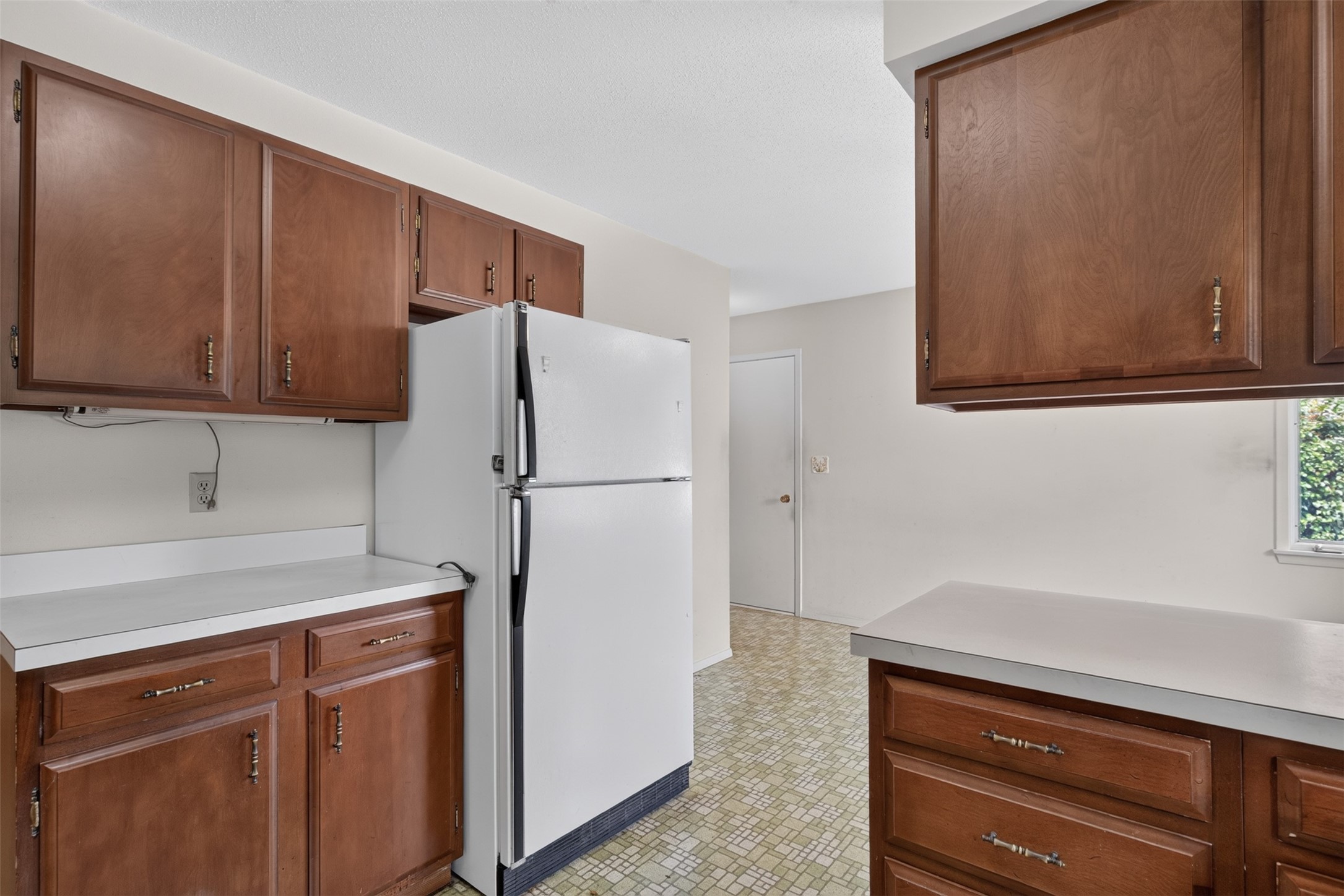 2615 Hoover Avenue Property Photo 4