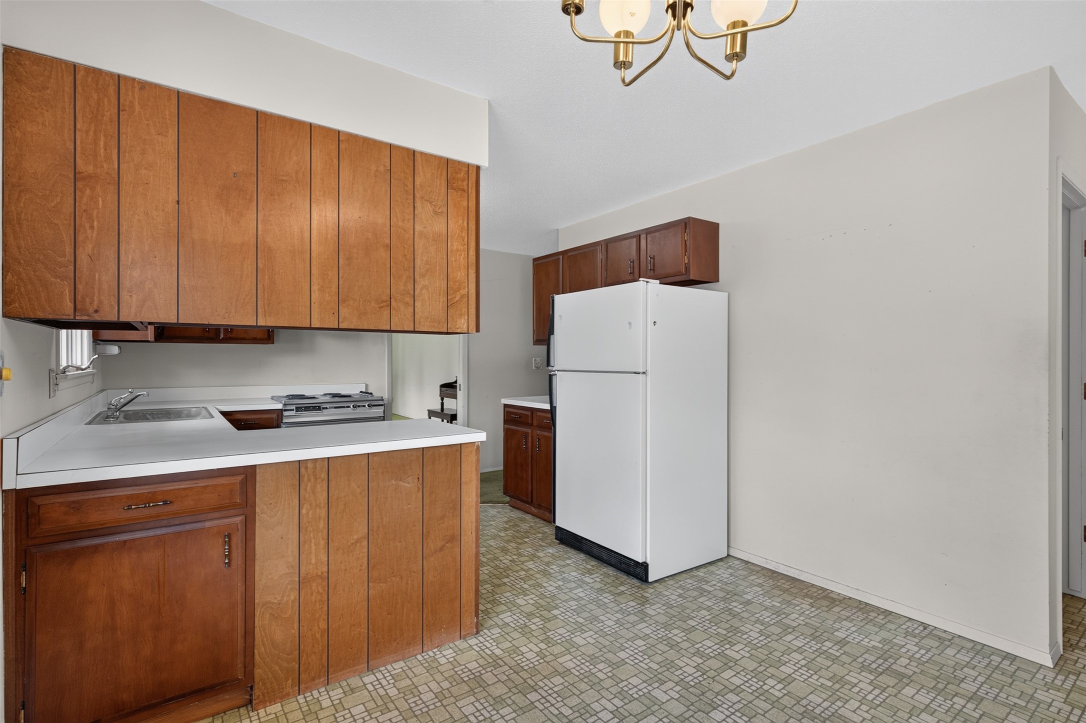 2615 Hoover Avenue Property Photo 6
