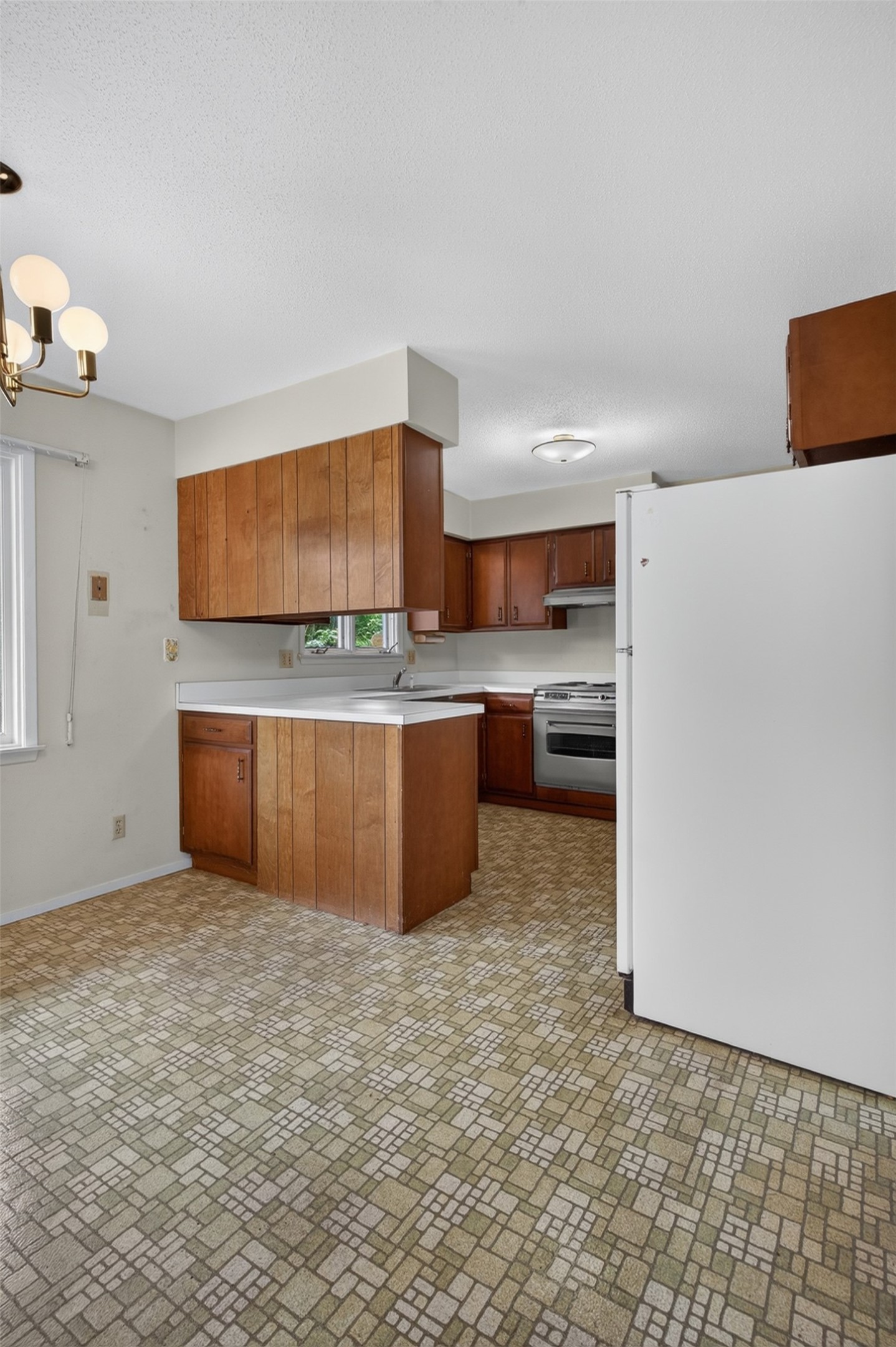 2615 Hoover Avenue Property Photo 8