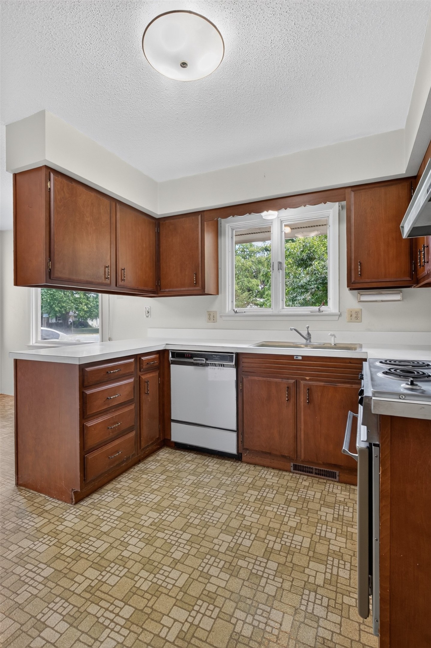 2615 Hoover Avenue Property Photo 9