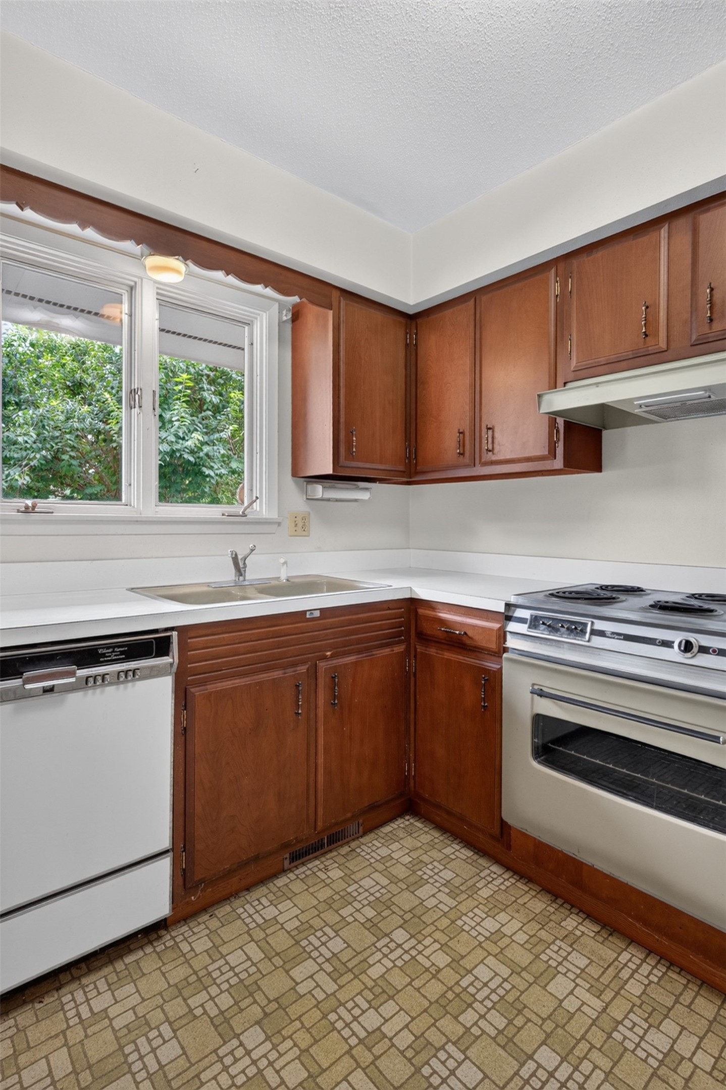 2615 Hoover Avenue Property Photo 10