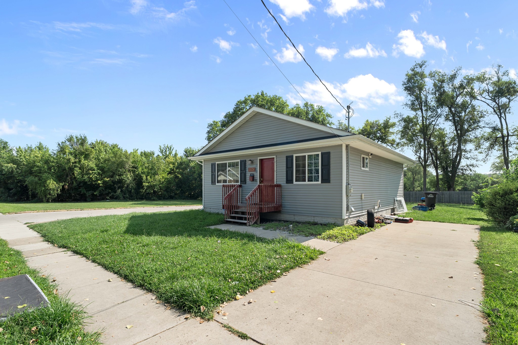 2121 E 25th Street Property Photo 2