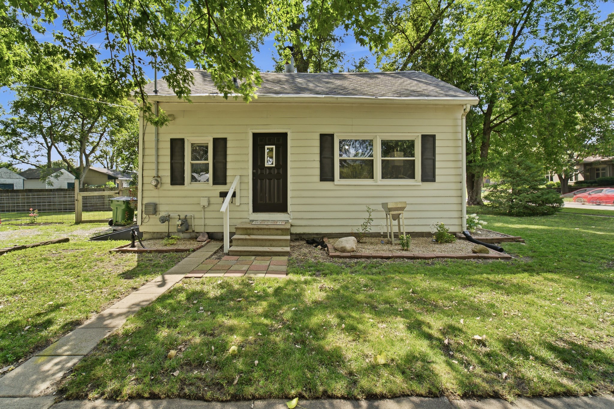 402 W Mamie Eisenhower Avenue Property Photo 1