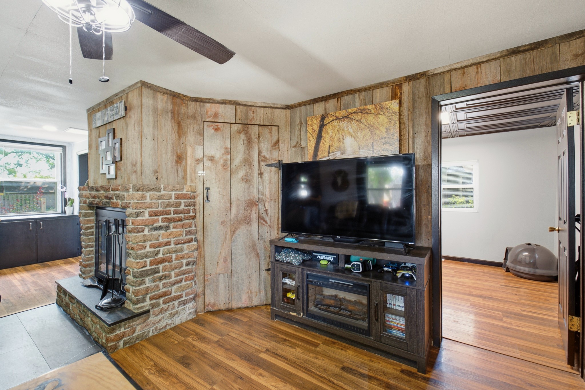402 W Mamie Eisenhower Avenue Property Photo 6