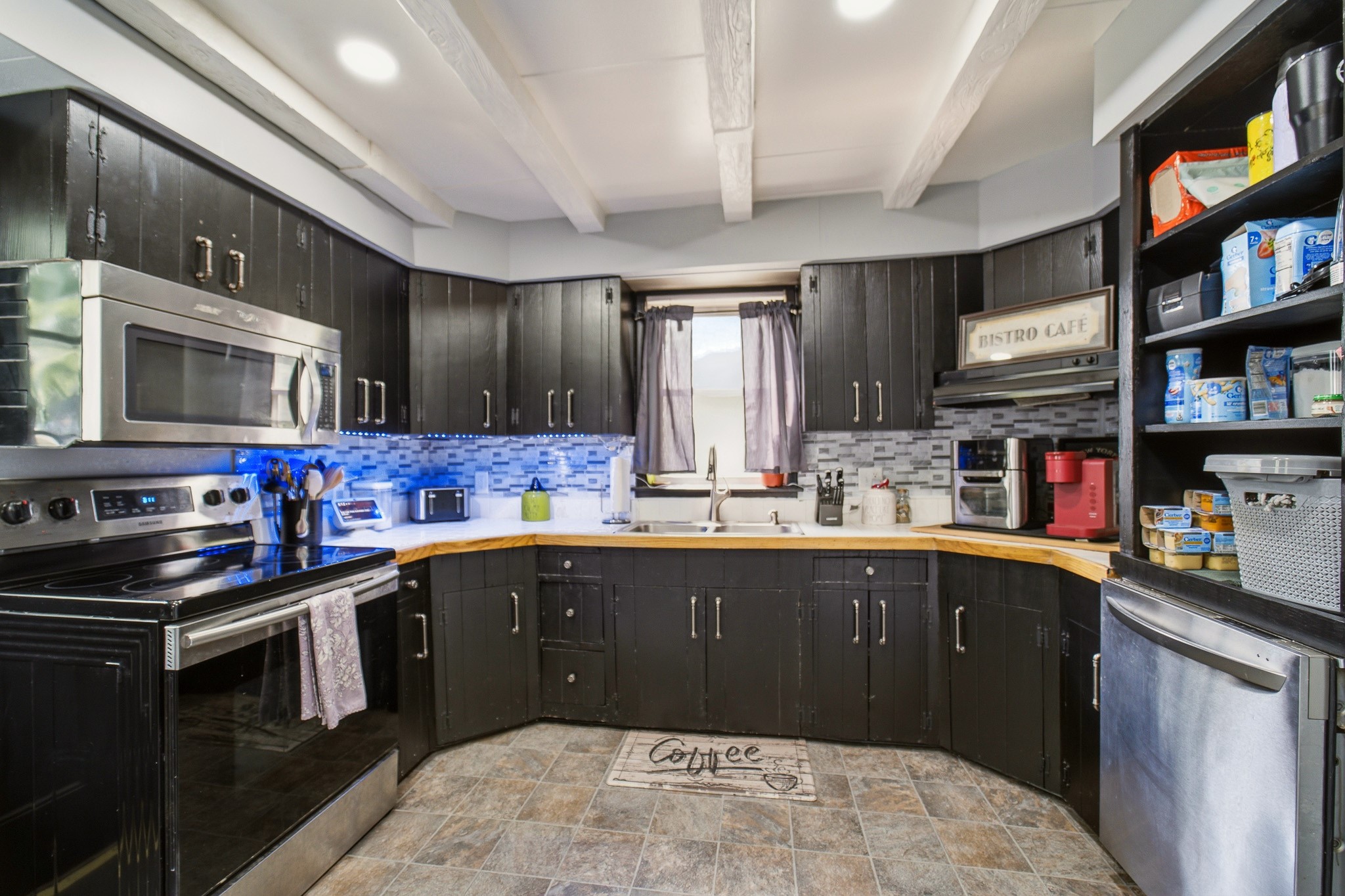 402 W Mamie Eisenhower Avenue Property Photo 8