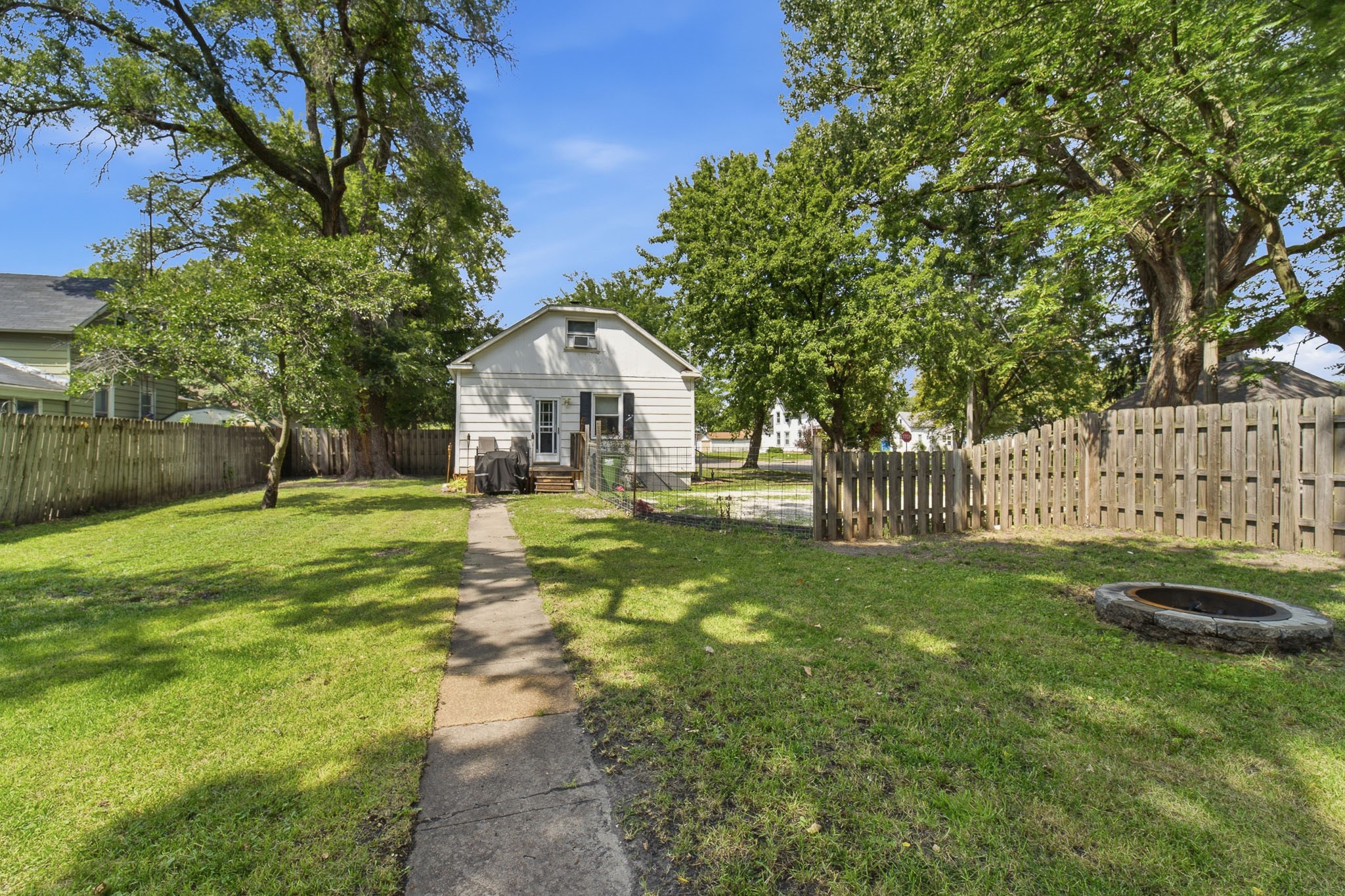 402 W Mamie Eisenhower Avenue Property Photo 18