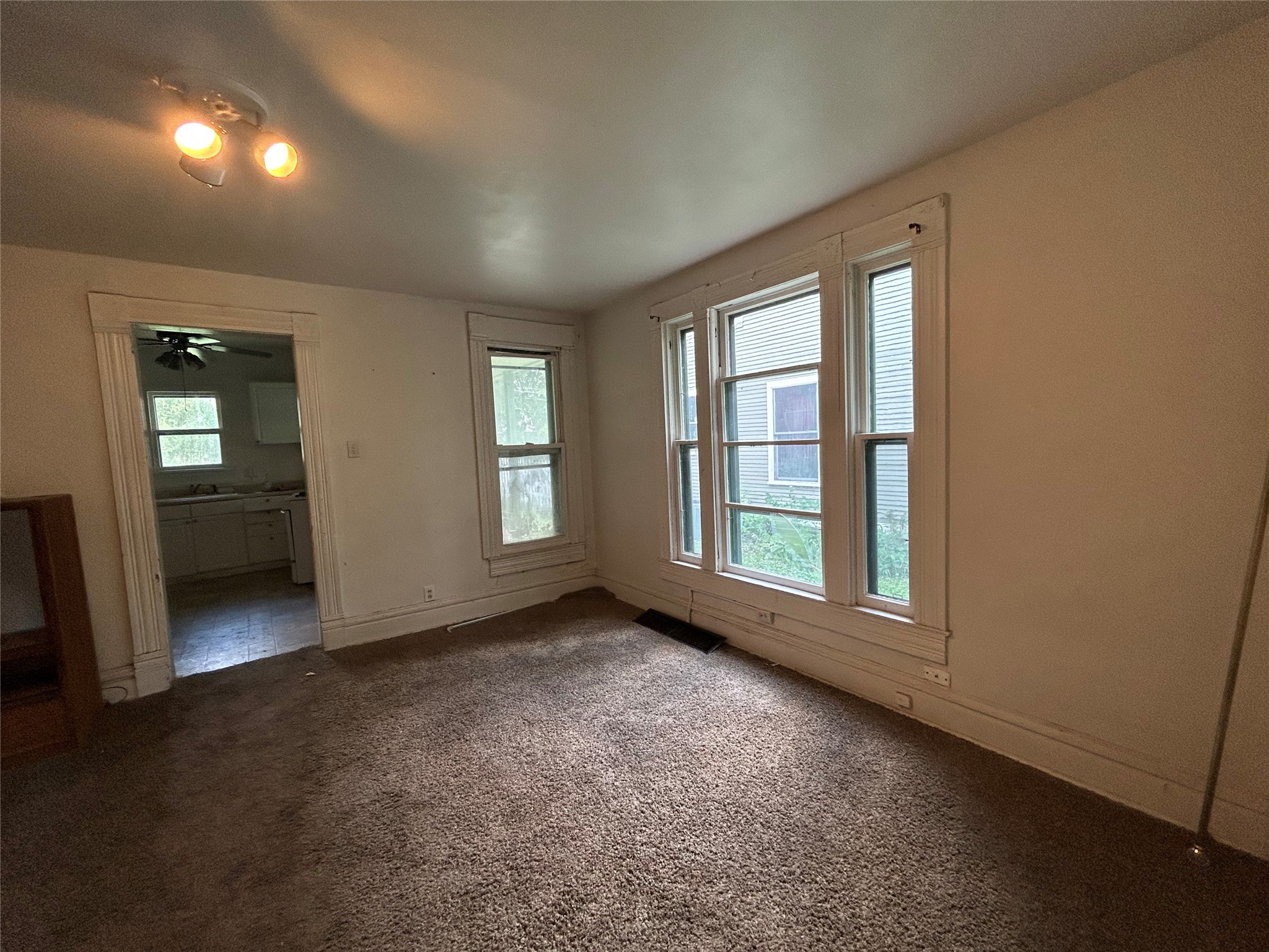 735 20th Street Property Photo 8