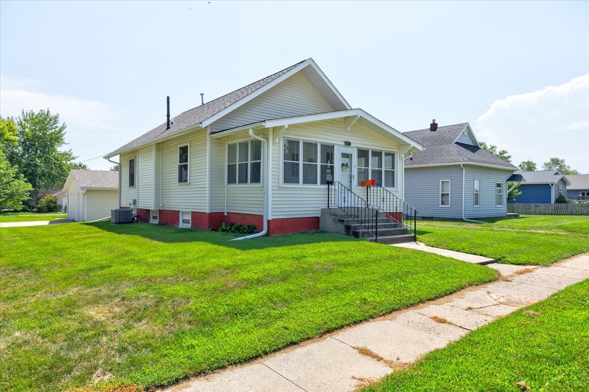 801 S Main Street Property Photo 1