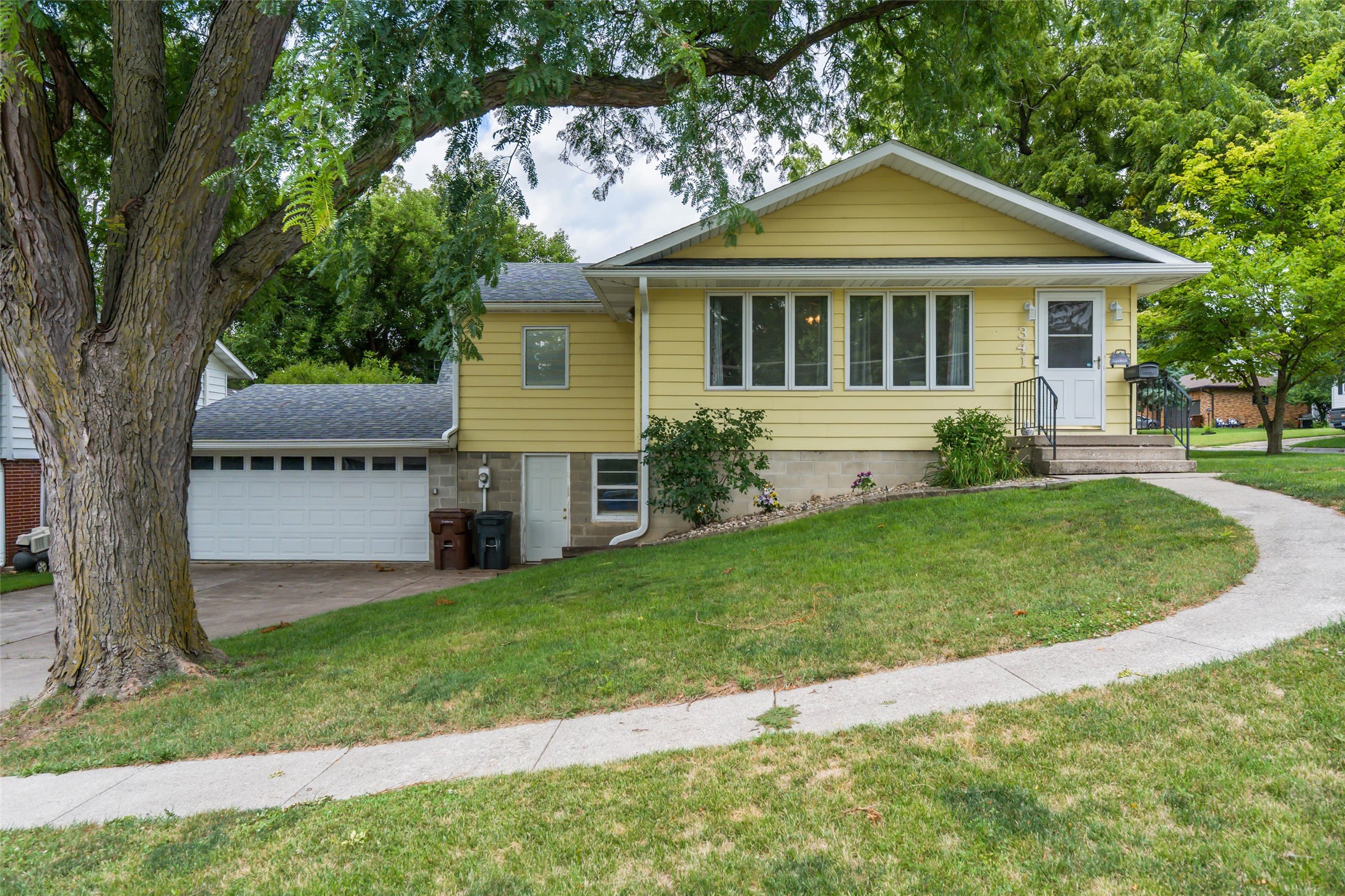 341 E Avenue Property Photo 1