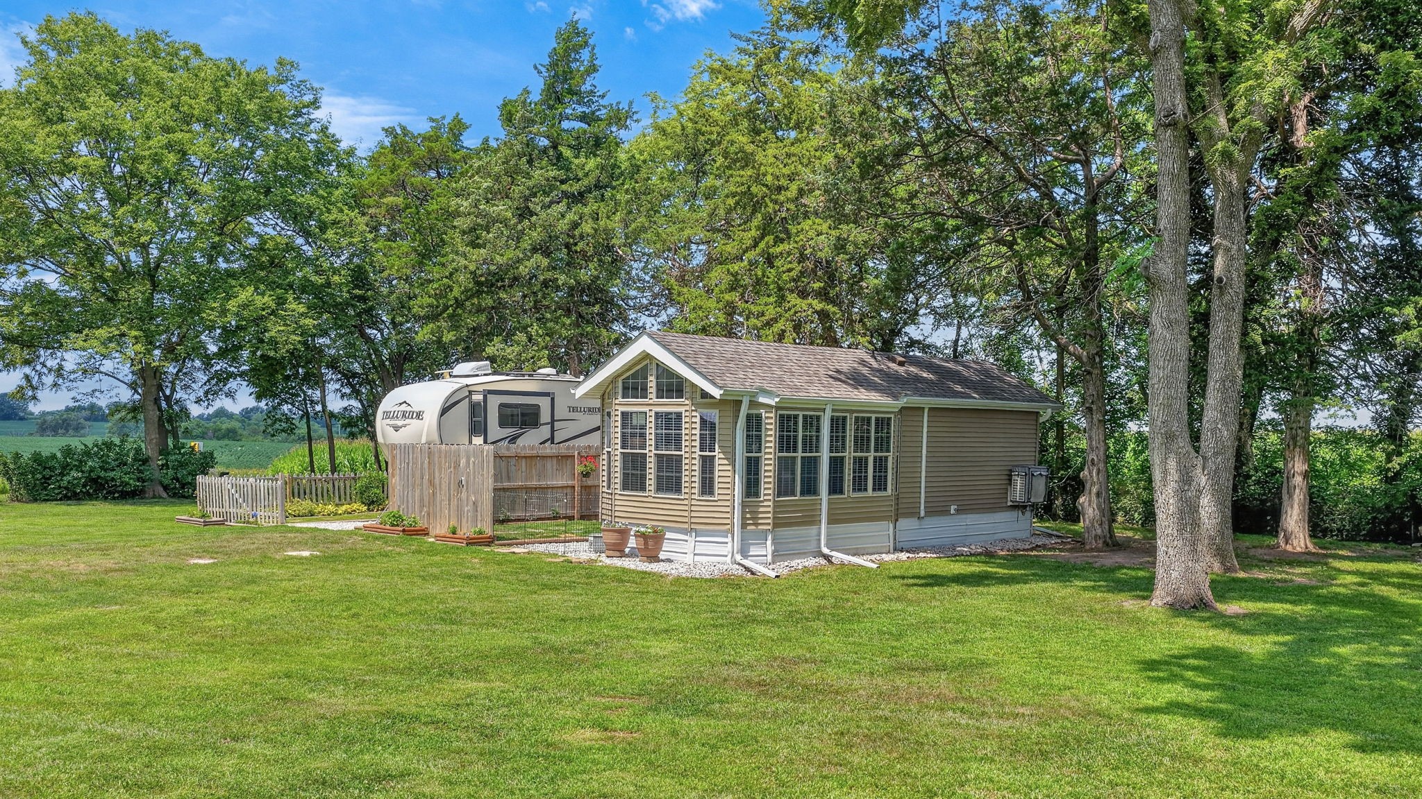 2518 Wagon Road Property Photo 4