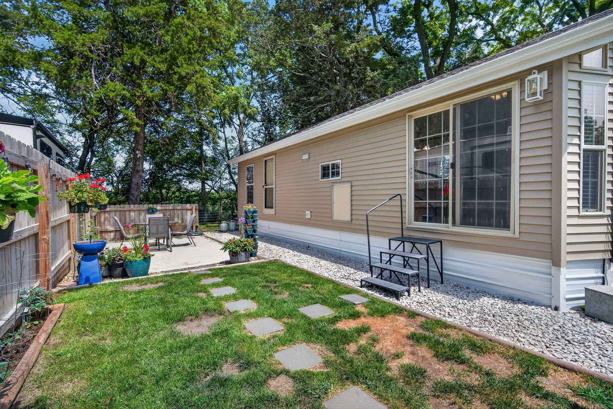 2518 Wagon Road Property Photo 5