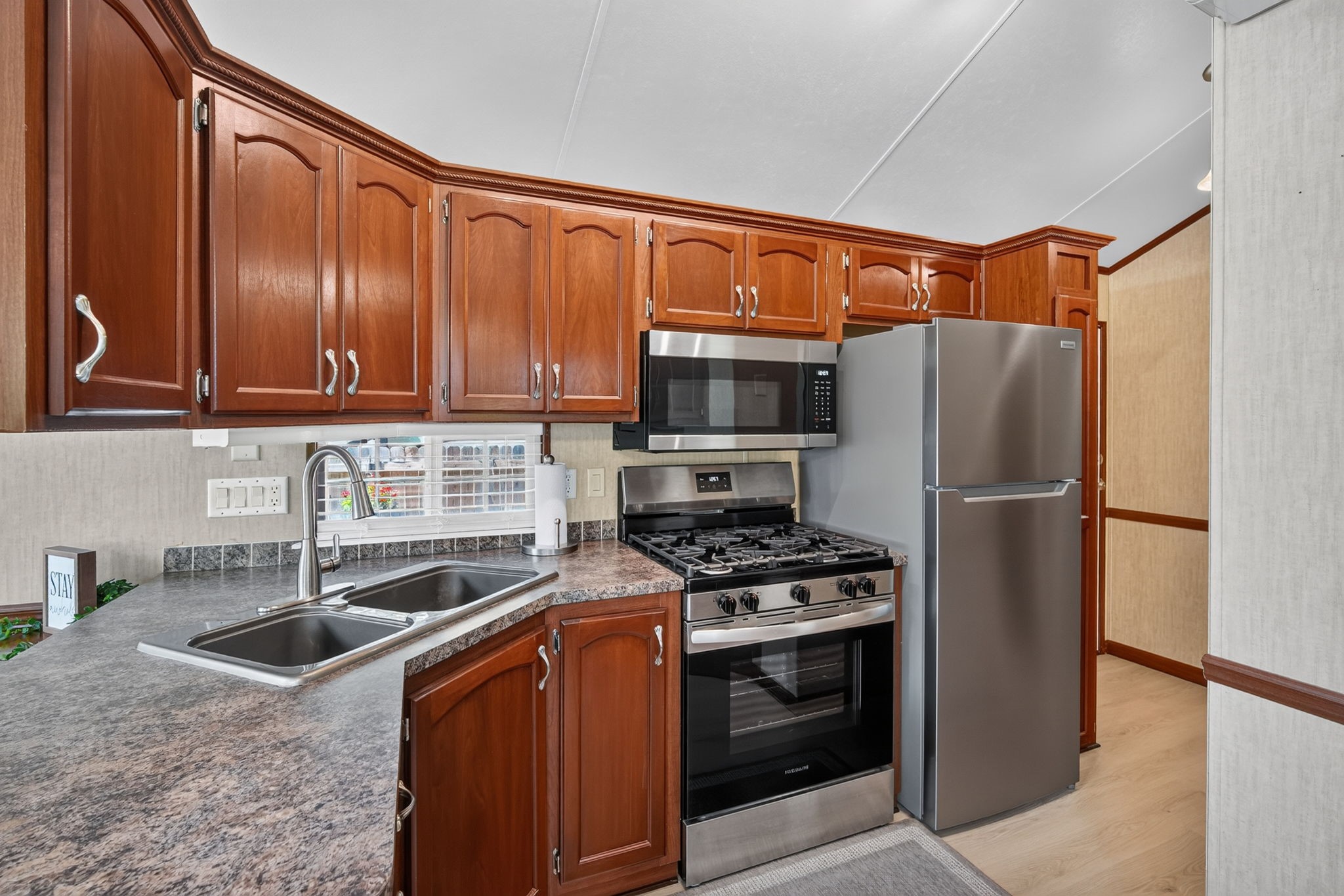 2518 Wagon Road Property Photo 9