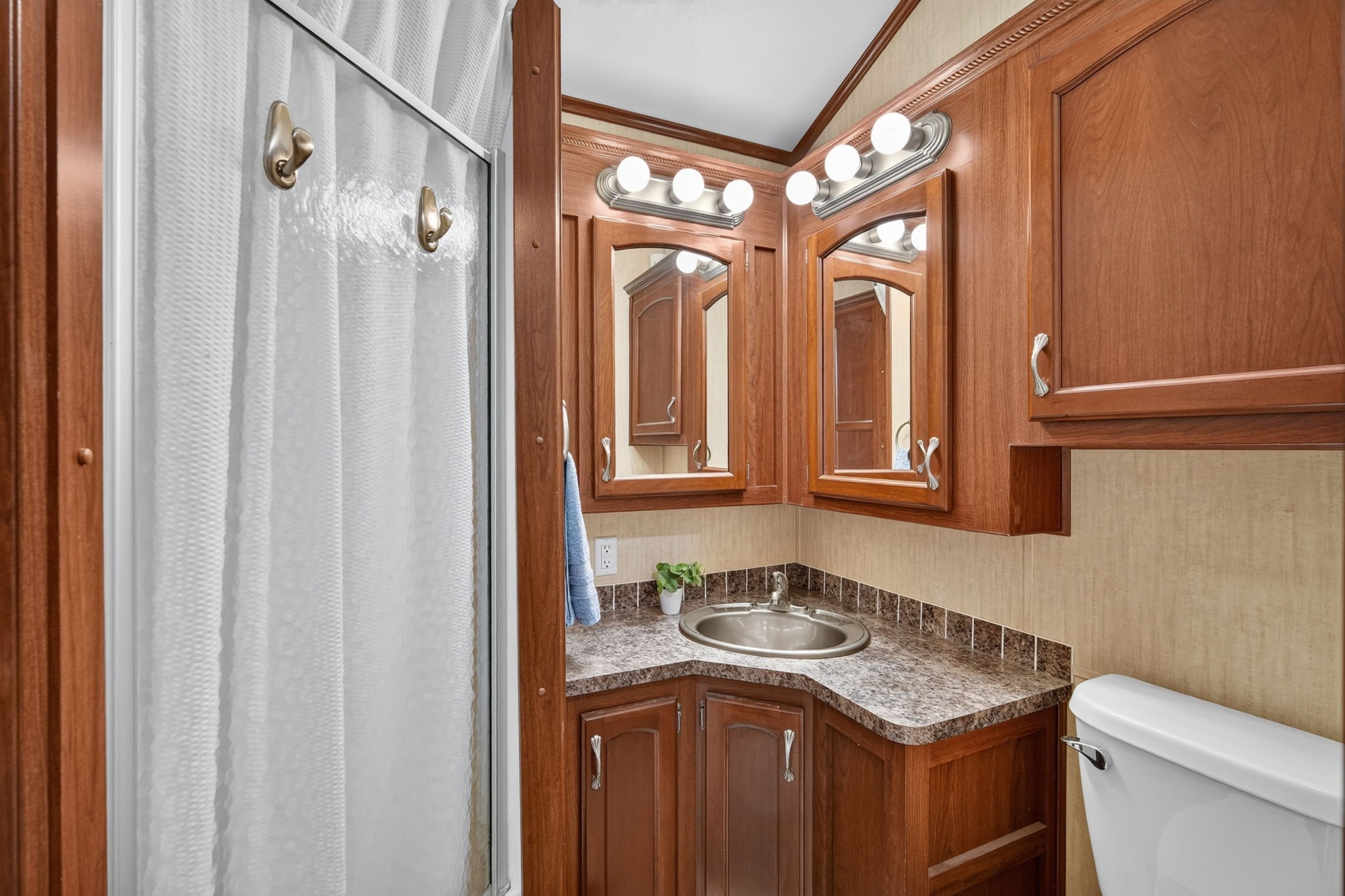 2518 Wagon Road Property Photo 12