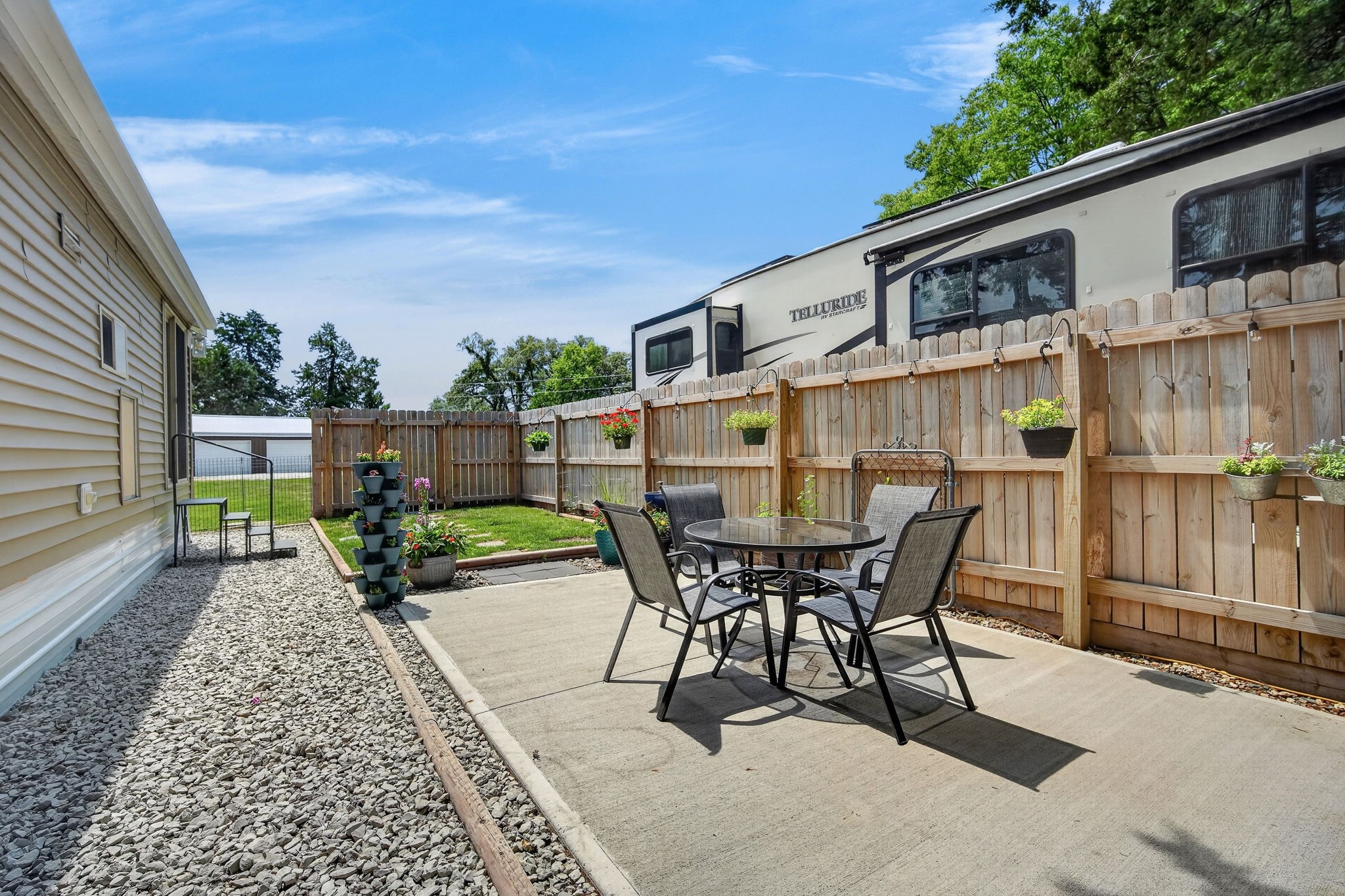 2518 Wagon Road Property Photo 13