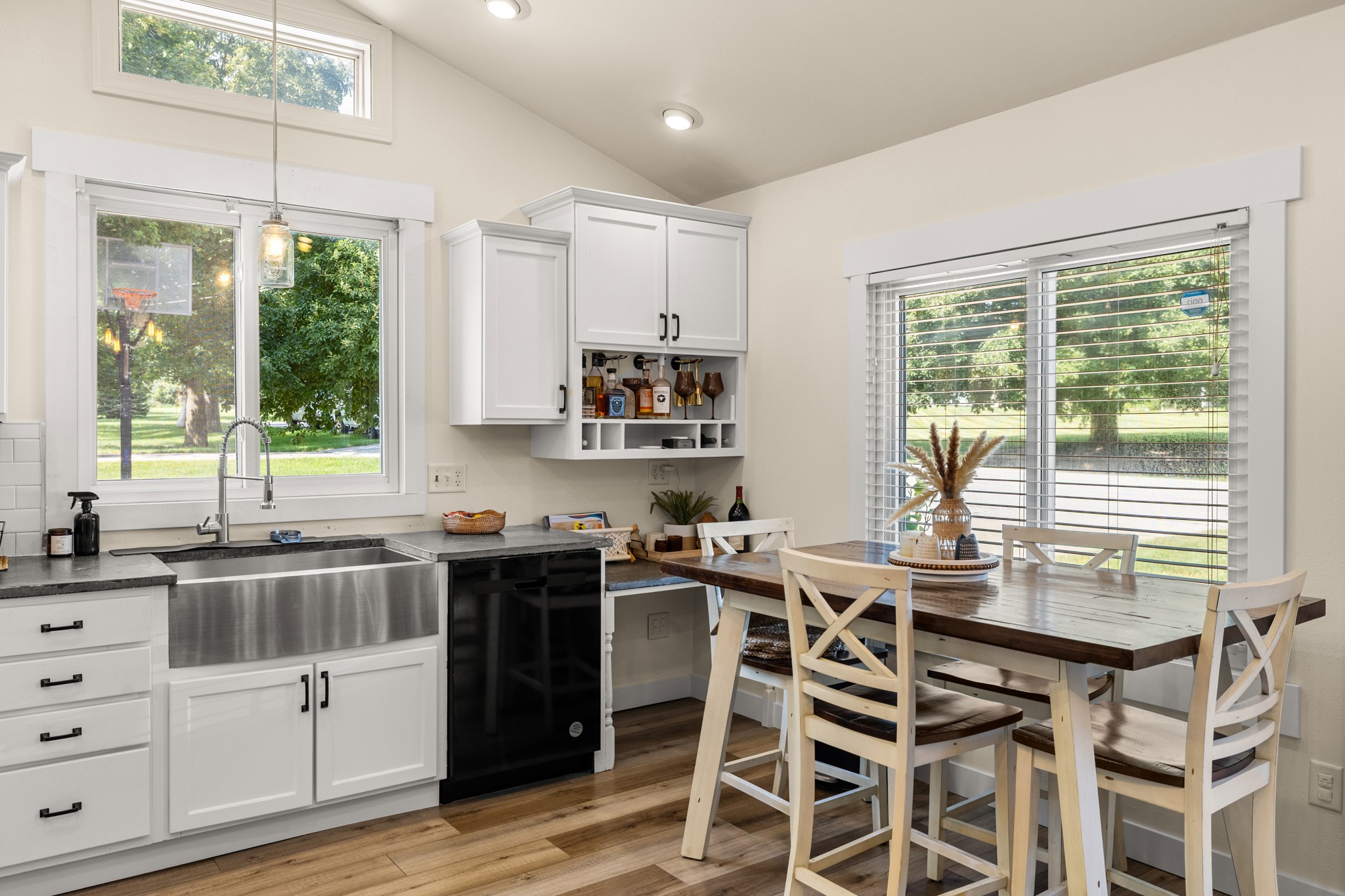 401 Summer Street Property Photo 10
