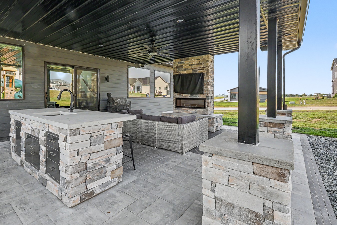 1832 W 3rd Street Property Photo 6