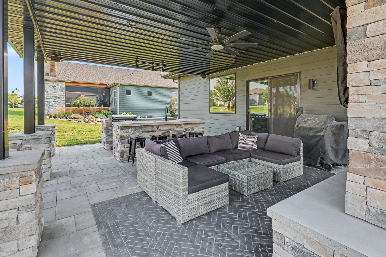 1832 W 3rd Street Property Photo 7