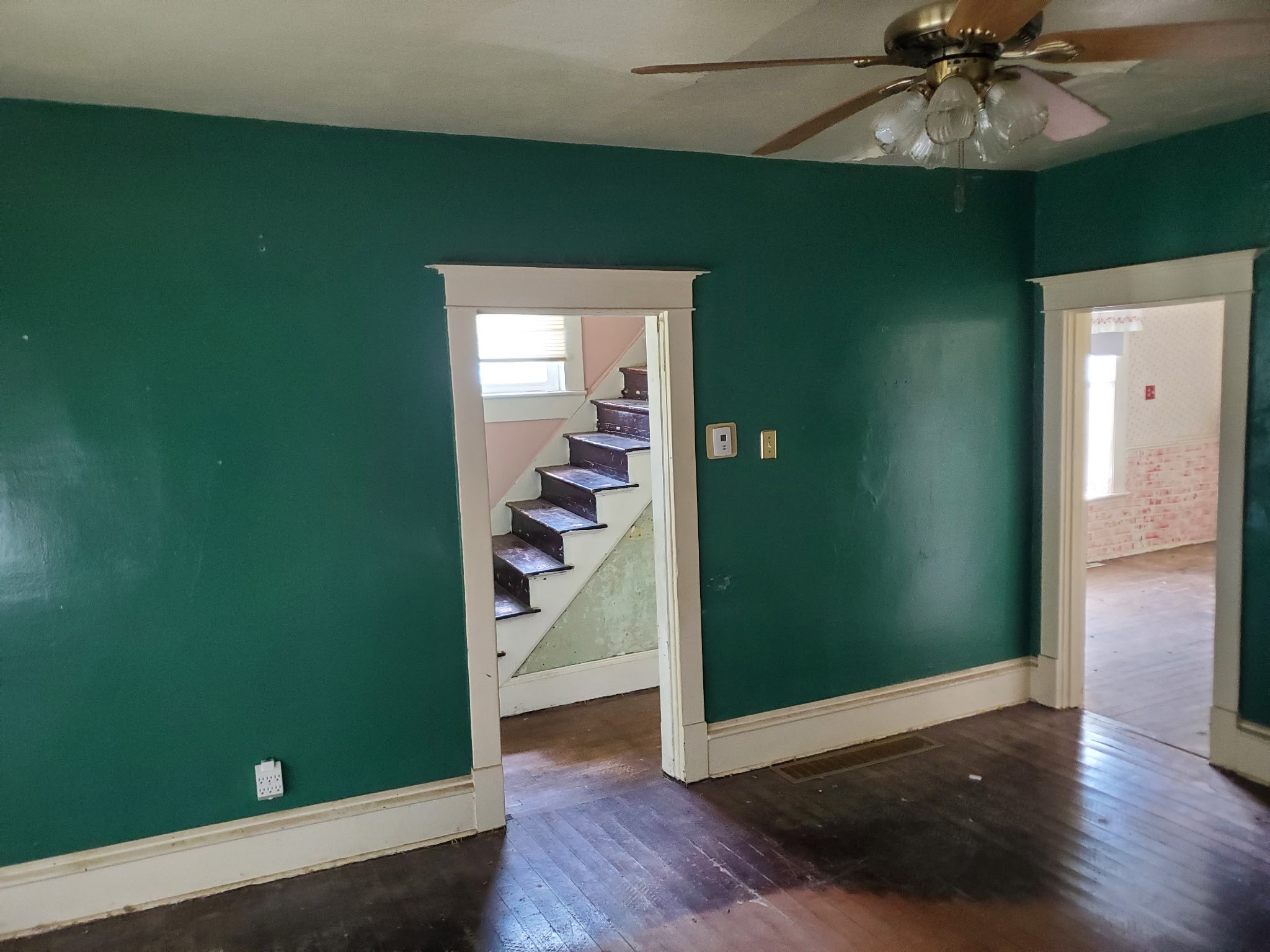 212 Dewey Street Property Photo 2