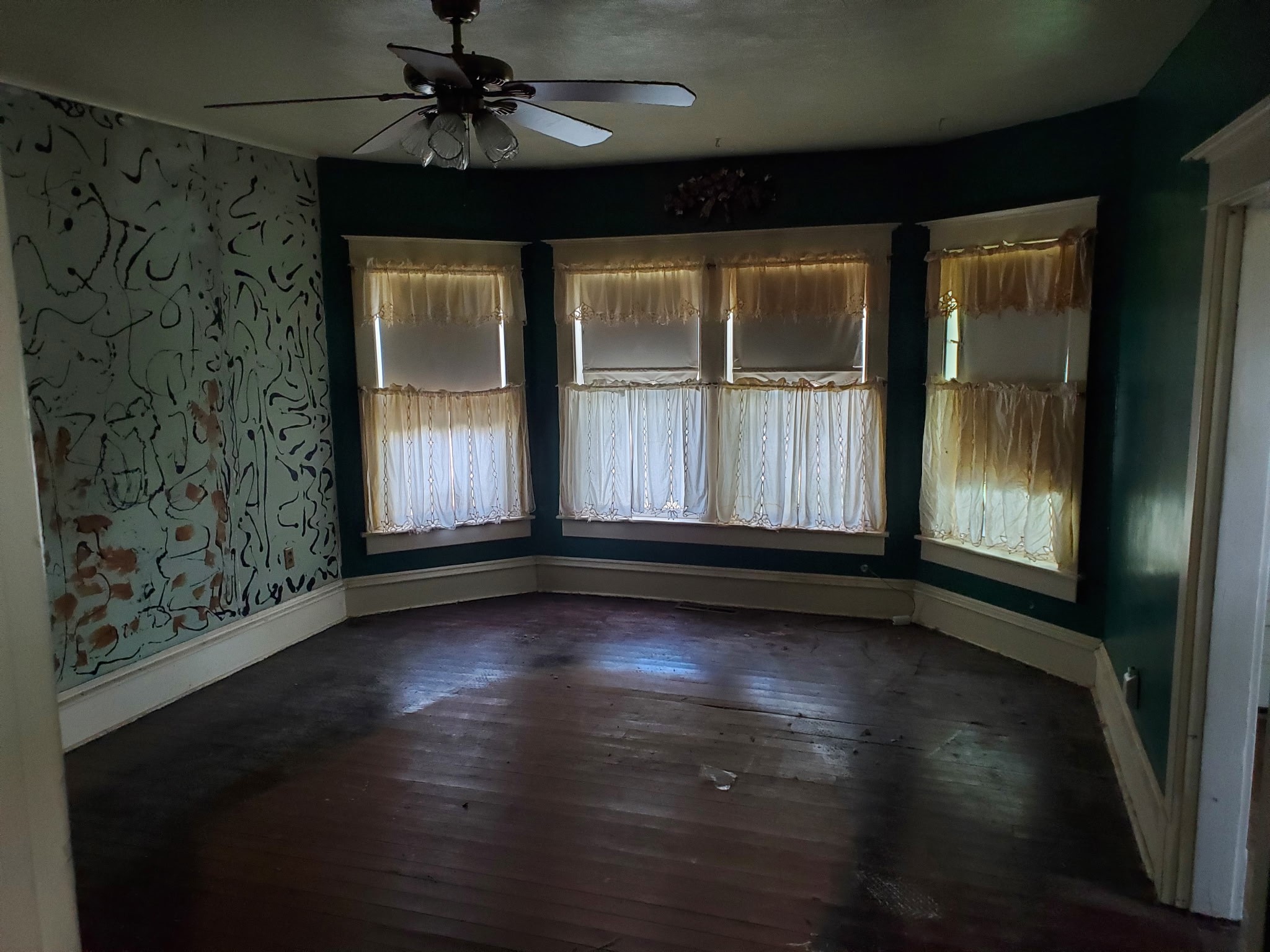 212 Dewey Street Property Photo 3