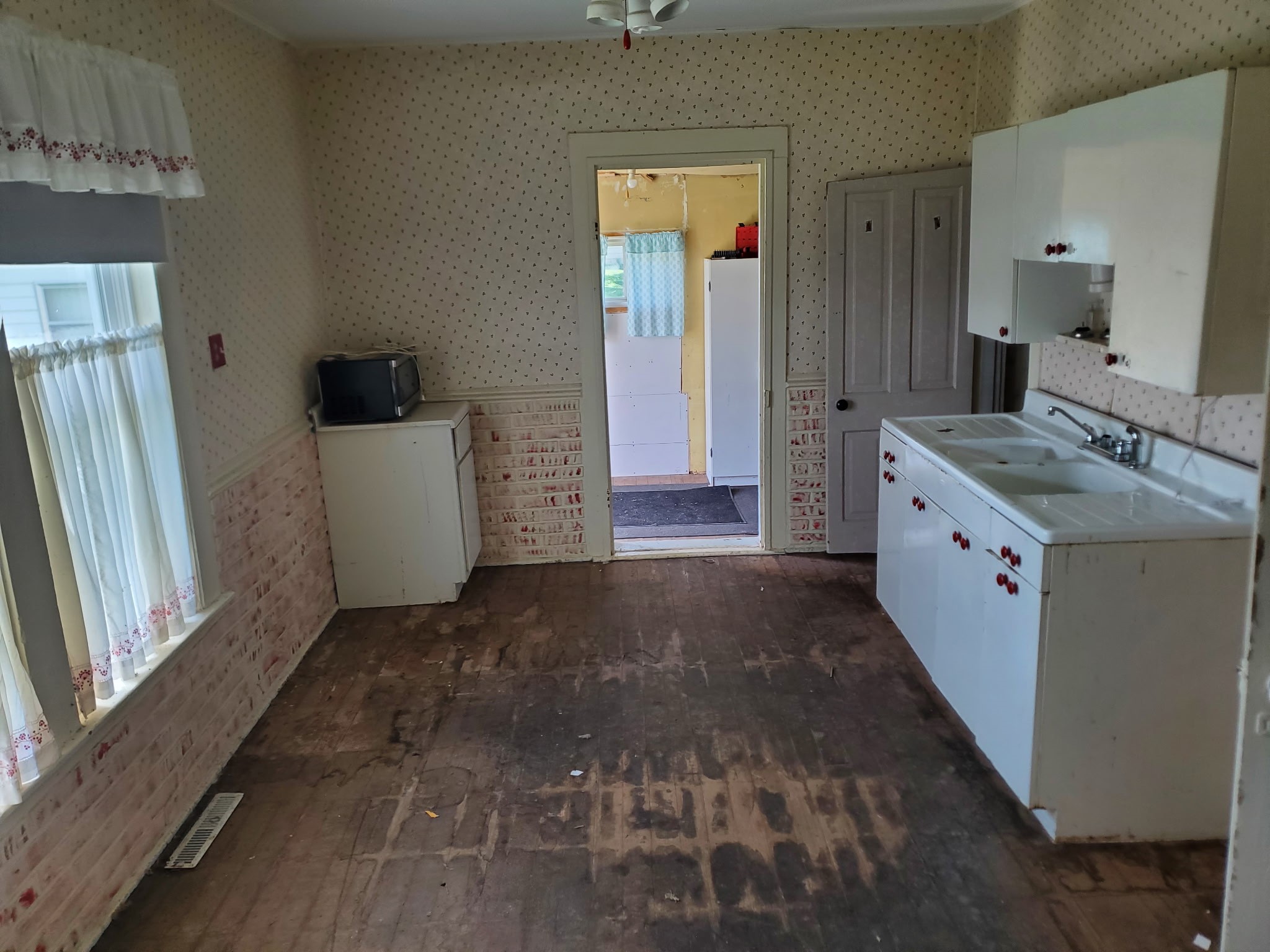 212 Dewey Street Property Photo 19