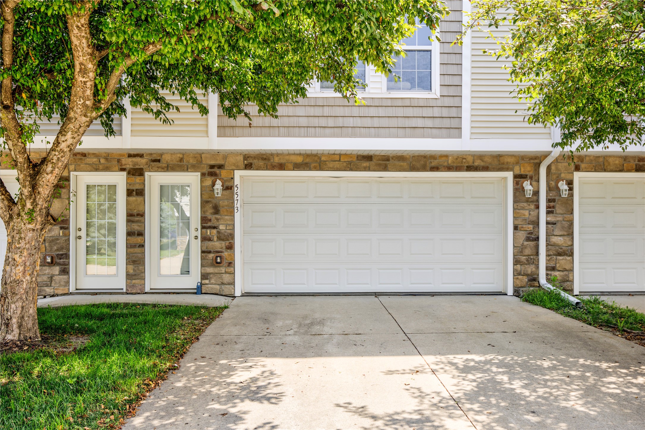 5573 Boston Court Property Photo 1
