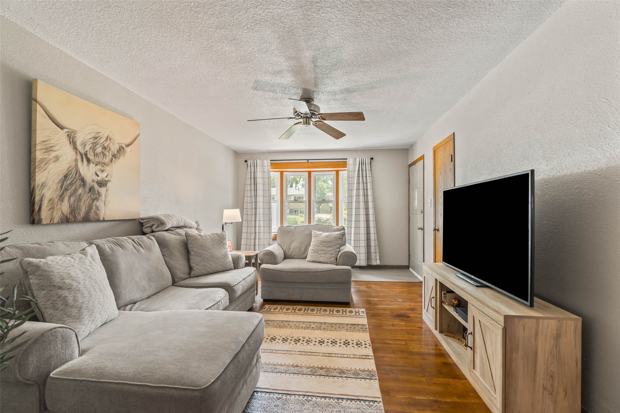 4900 Fairview Drive Property Photo 4