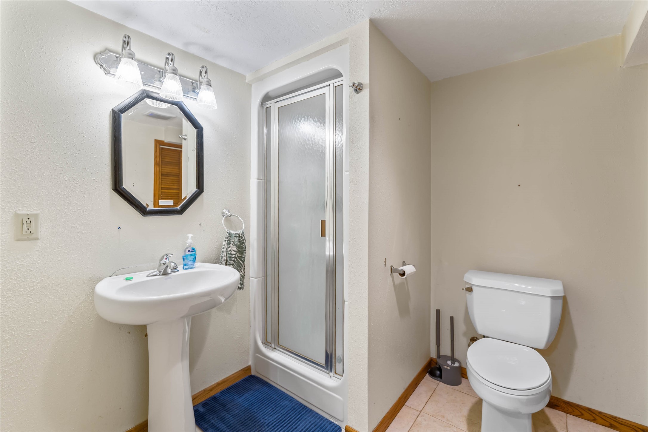 4900 Fairview Drive Property Photo 13